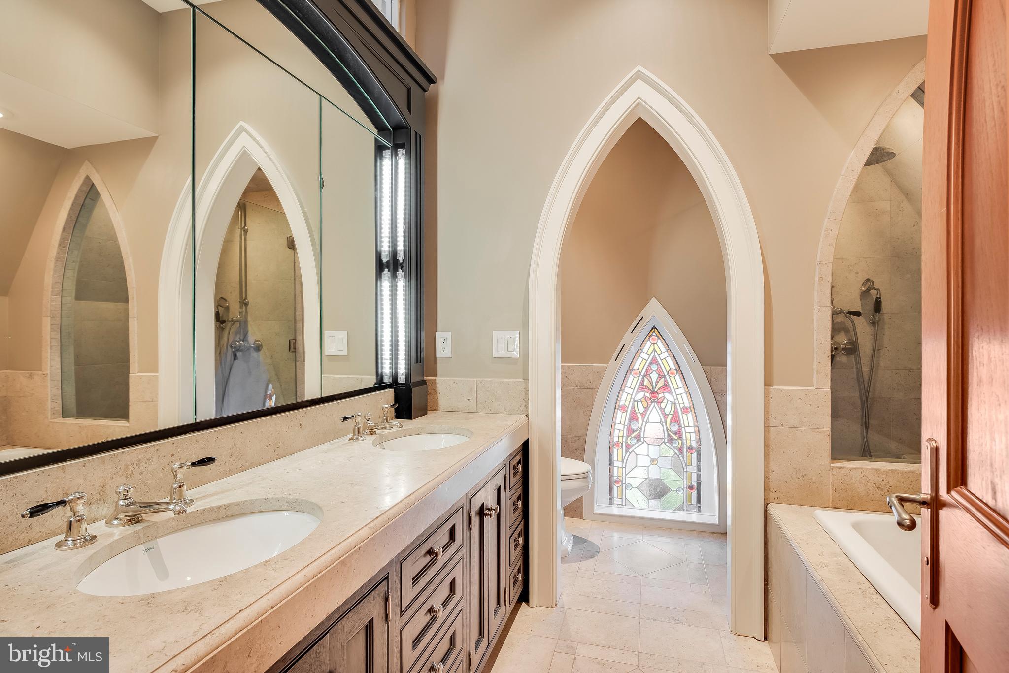 HISTORIC DISTRICT - Residential Lease