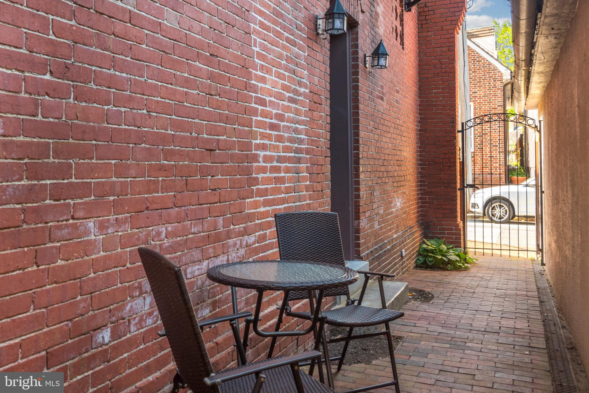 HISTORIC DISTRICT - Residential Lease