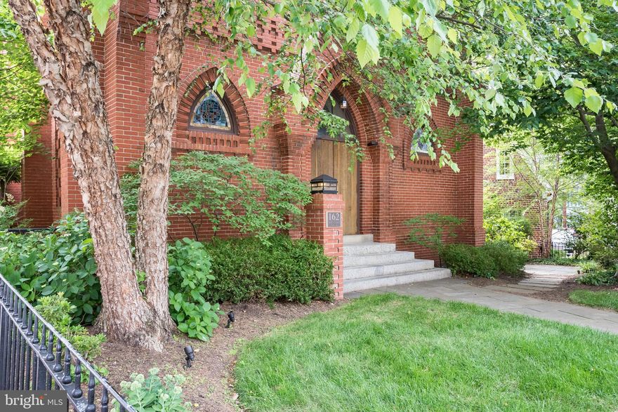 Spectacular, high end property in Historic Annapolis was totally re-built in 2001. Grand entertaining space with 3 bedrooms, 3 1/2 baths. 45 Foot cathedral ceilings in Great Room, gourmet kitchen & family room. Master bedroom loft and balcony study and unparalleled views of the State Capital. Two garage spaces in adjacent building available for an additional $300/month/space.