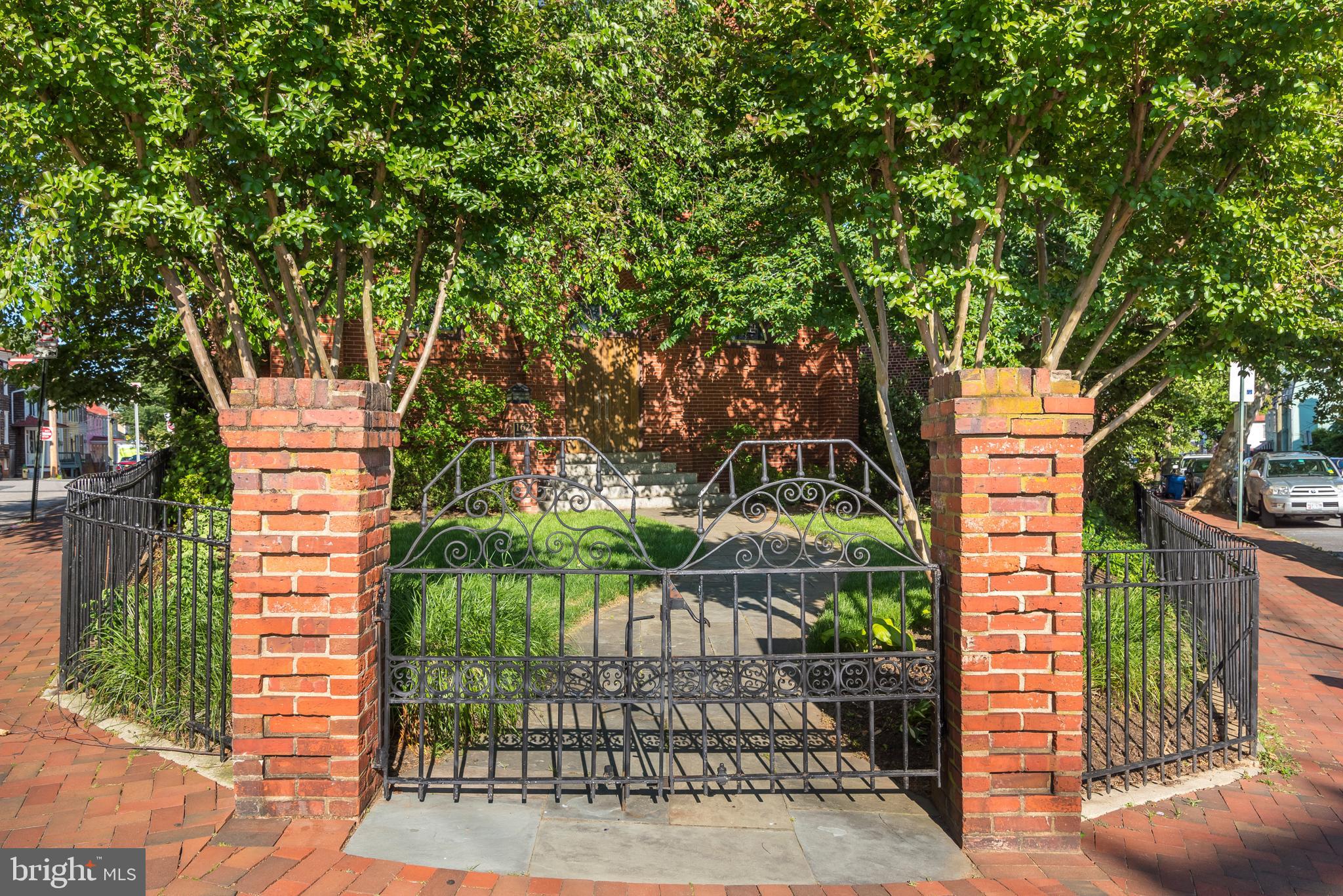 HISTORIC DISTRICT - Residential Lease