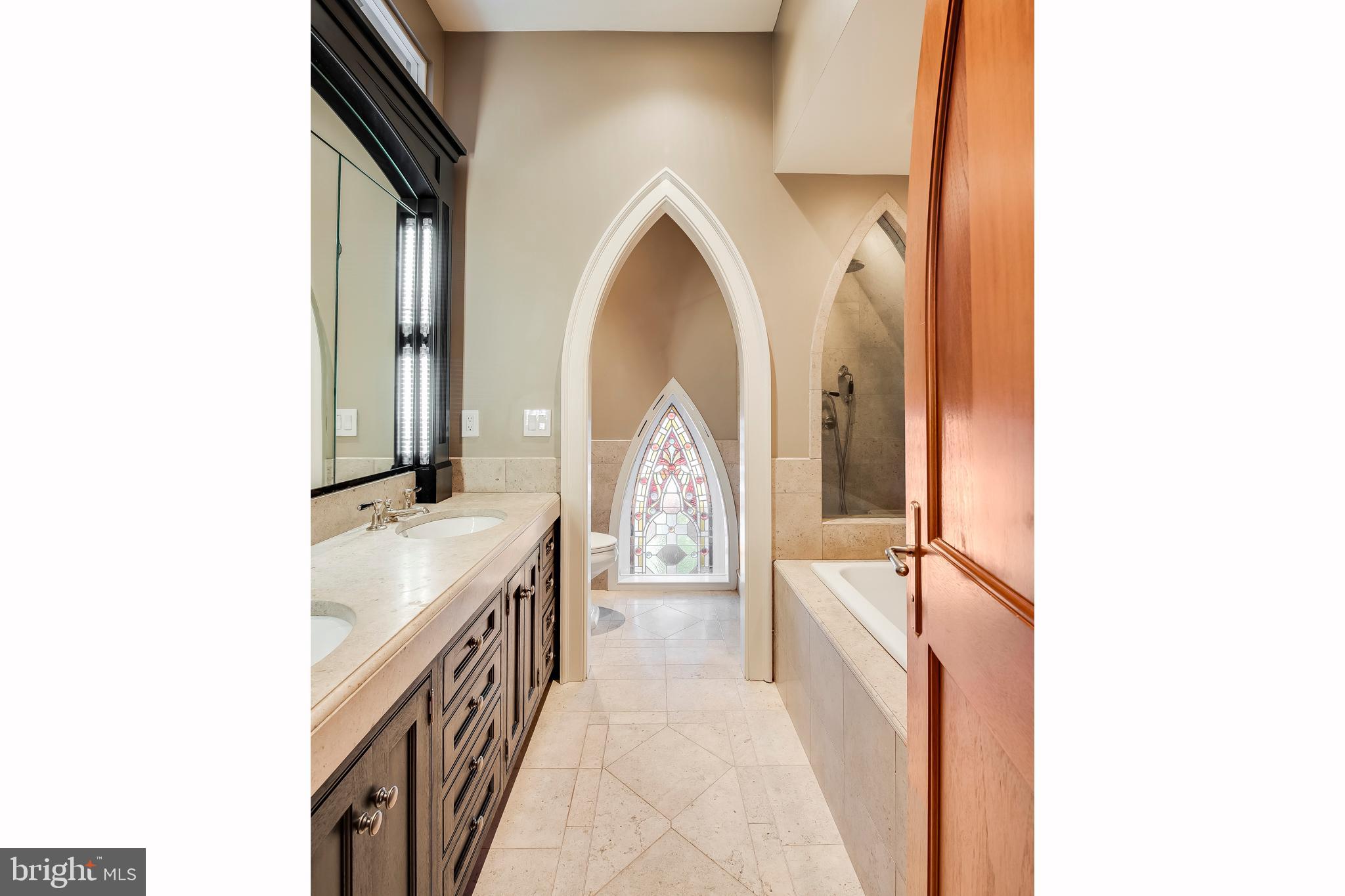 HISTORIC DISTRICT - Residential Lease