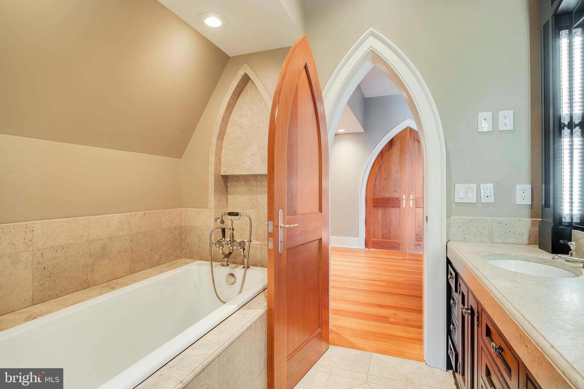 HISTORIC DISTRICT - Residential Lease