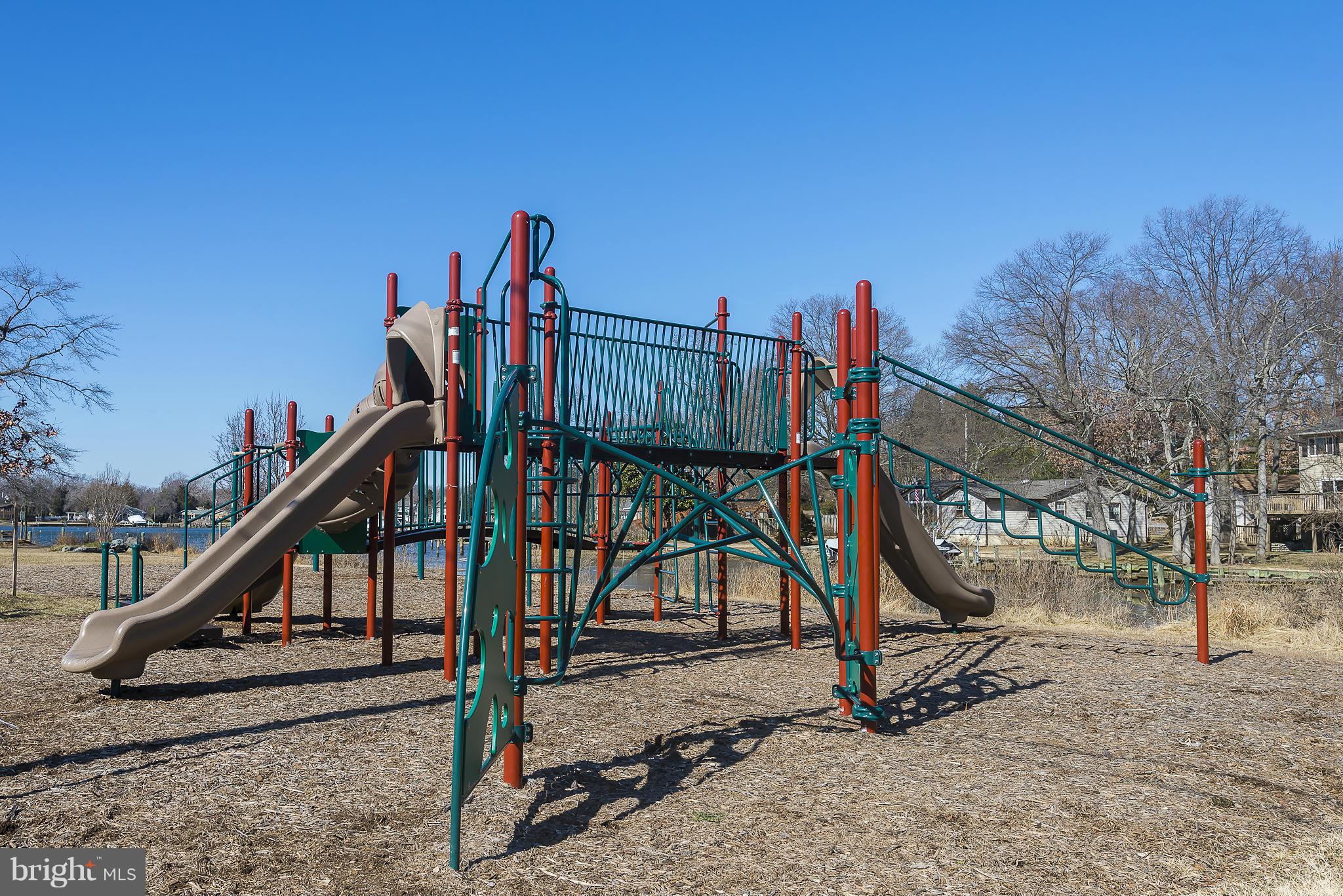 WOODLAND BEACH - Residential