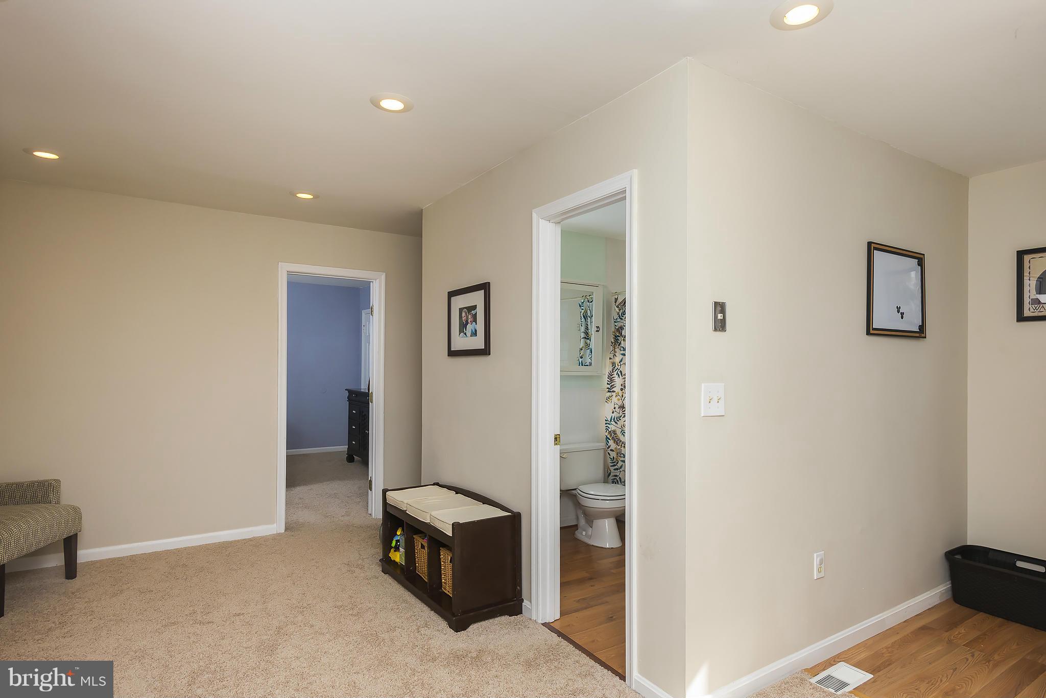 WOODLAND BEACH - Residential