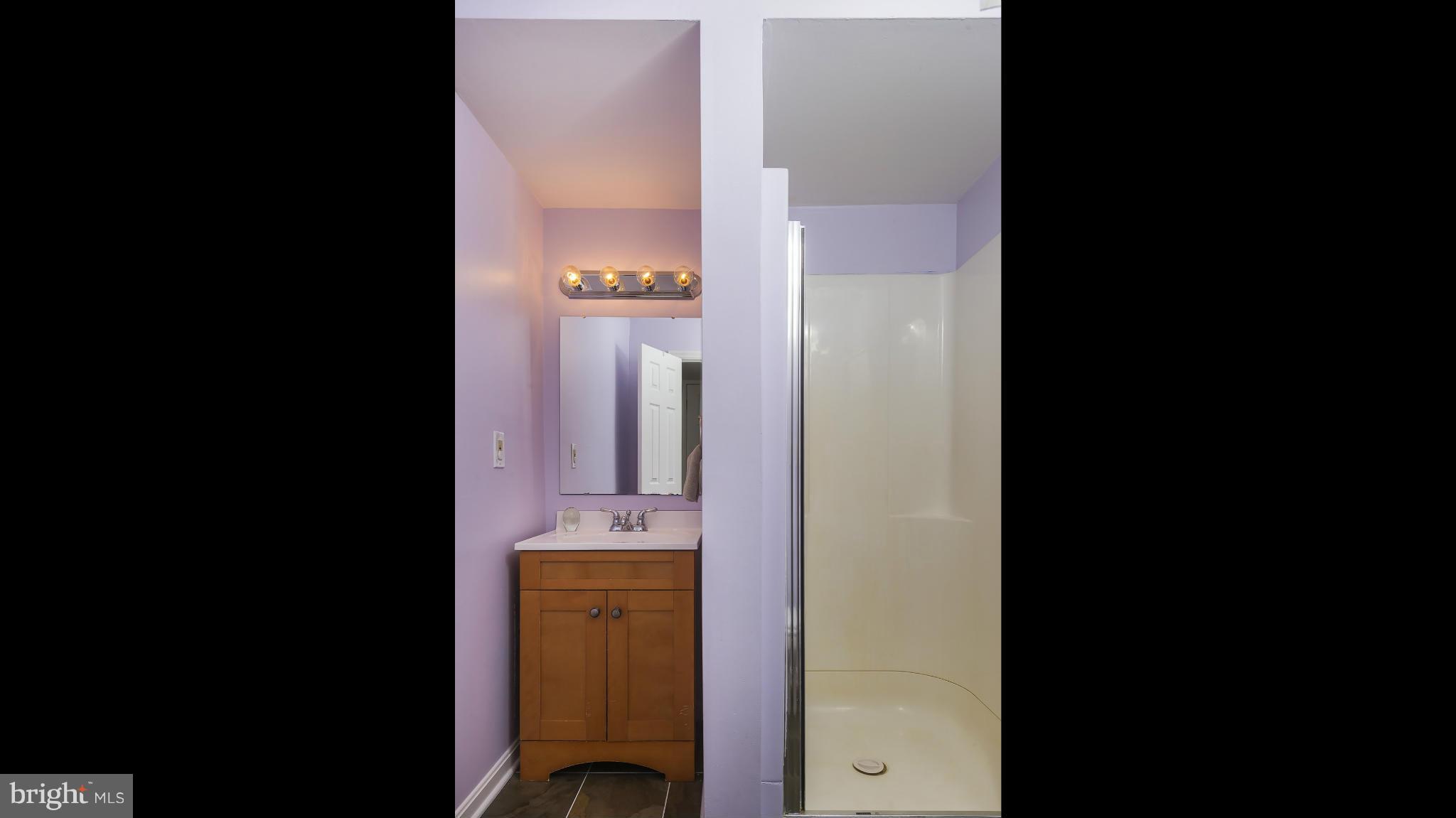 WOODLAND BEACH - Residential