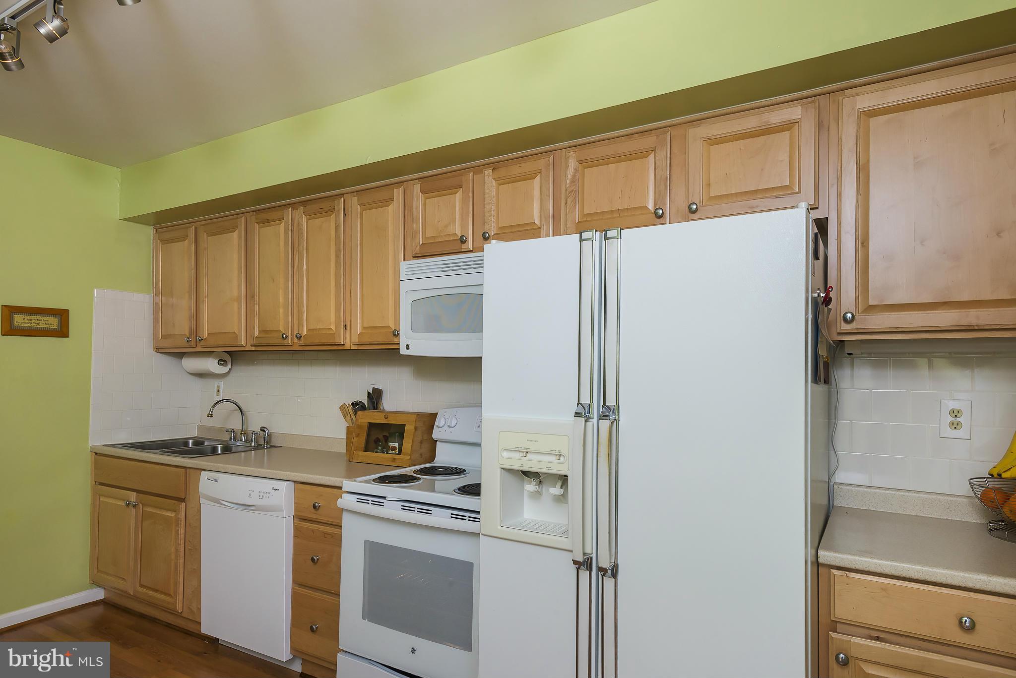 WOODLAND BEACH - Residential