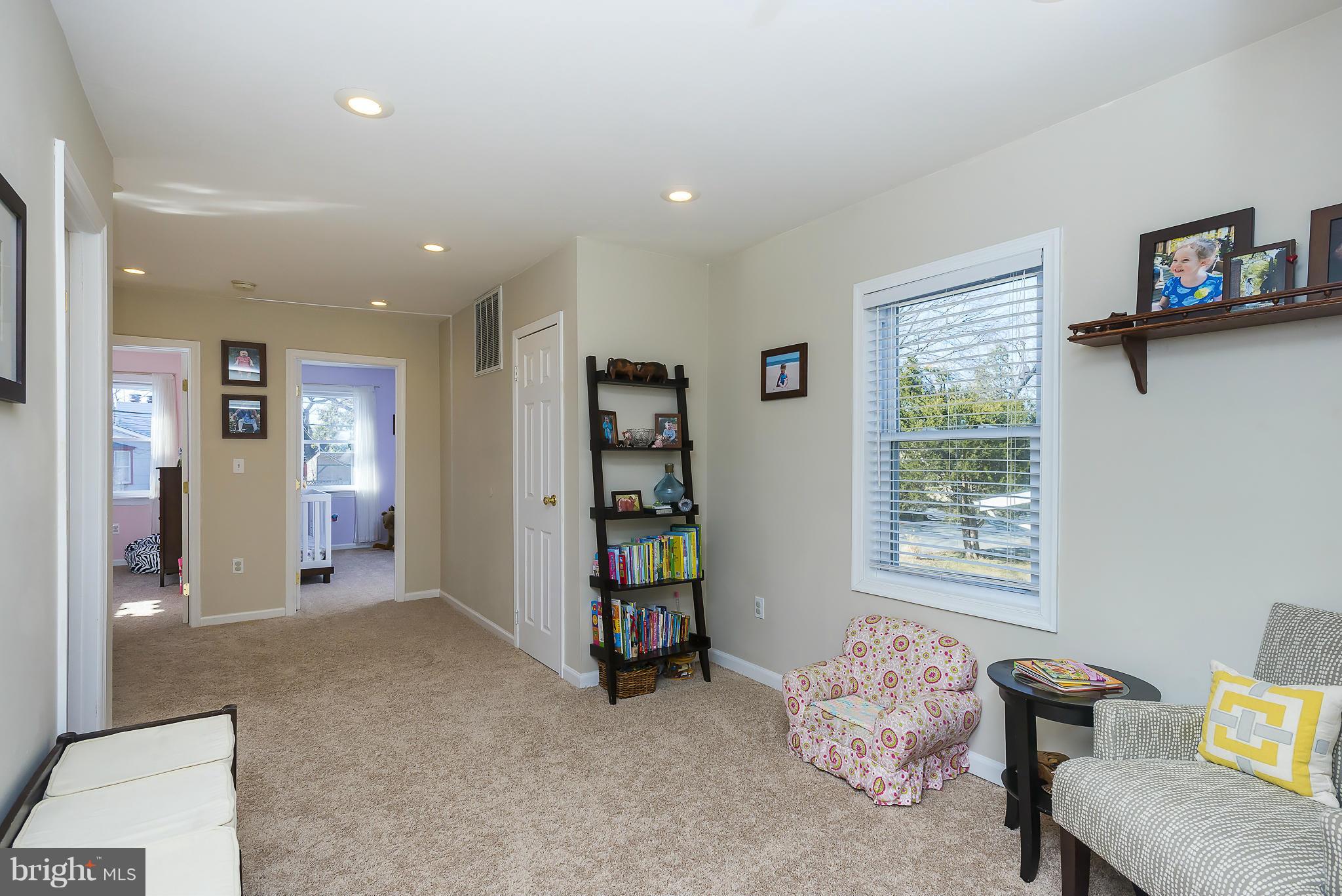 WOODLAND BEACH - Residential