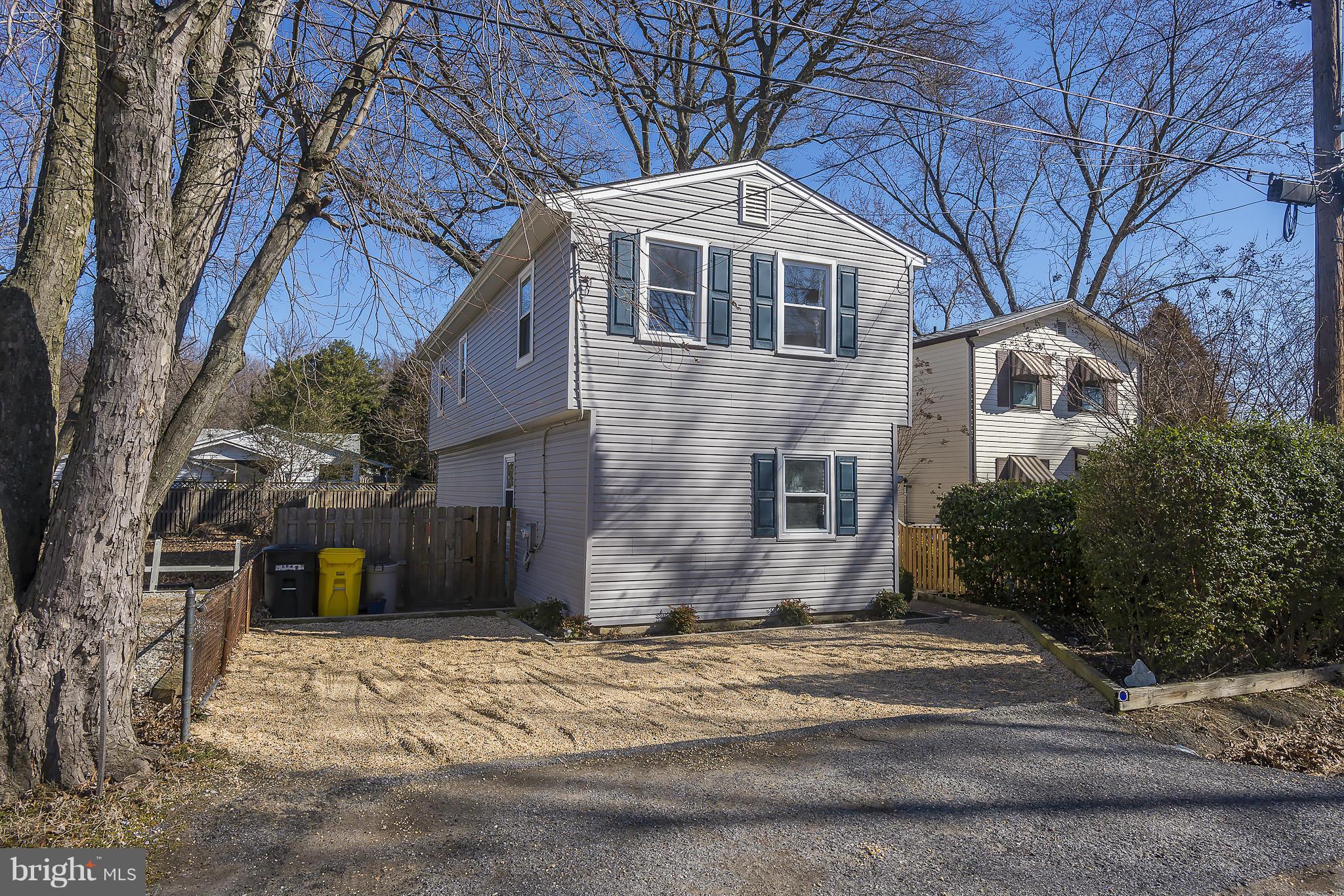 WOODLAND BEACH - Residential