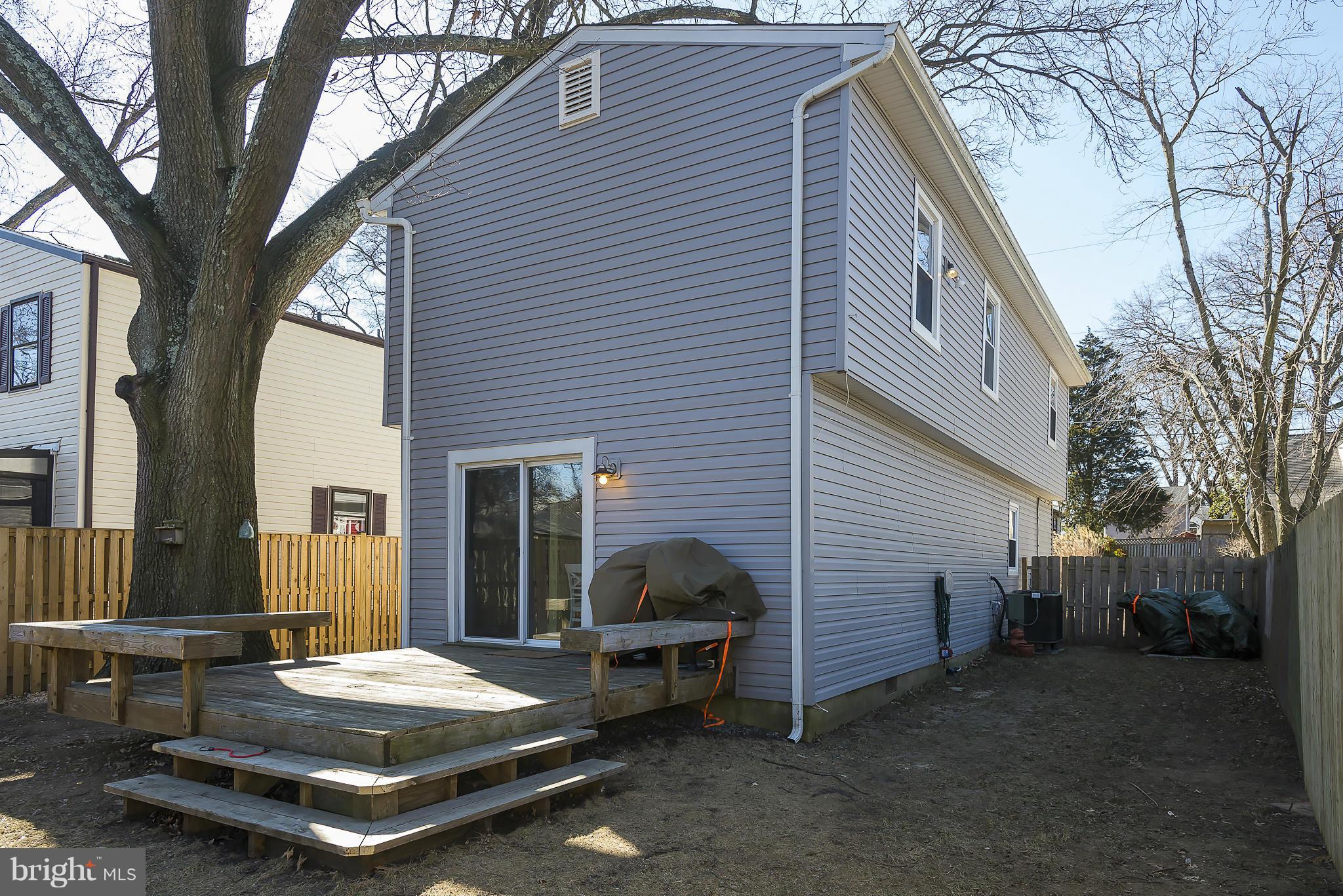 WOODLAND BEACH - Residential