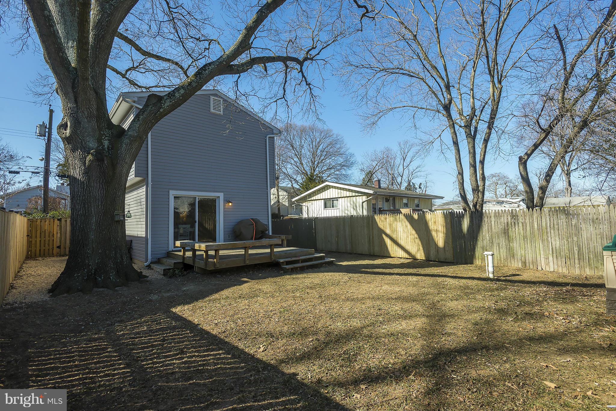 WOODLAND BEACH - Residential