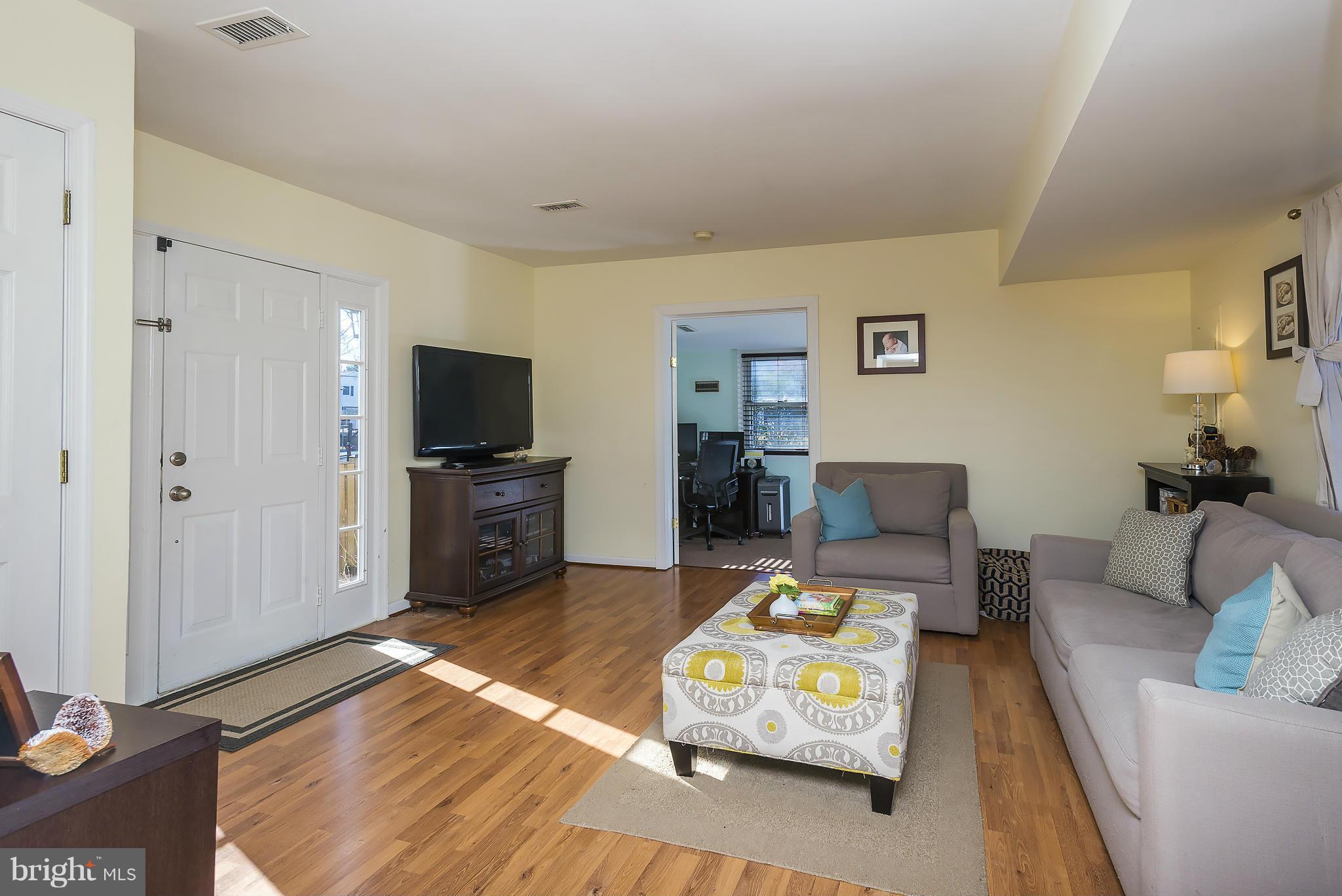 WOODLAND BEACH - Residential