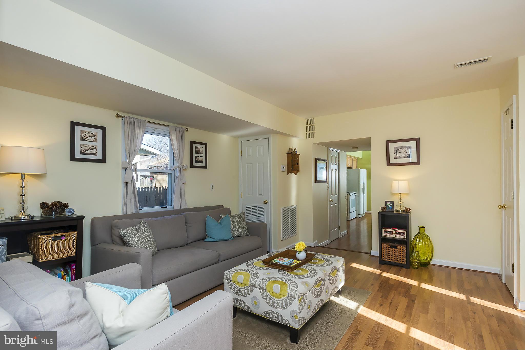 WOODLAND BEACH - Residential