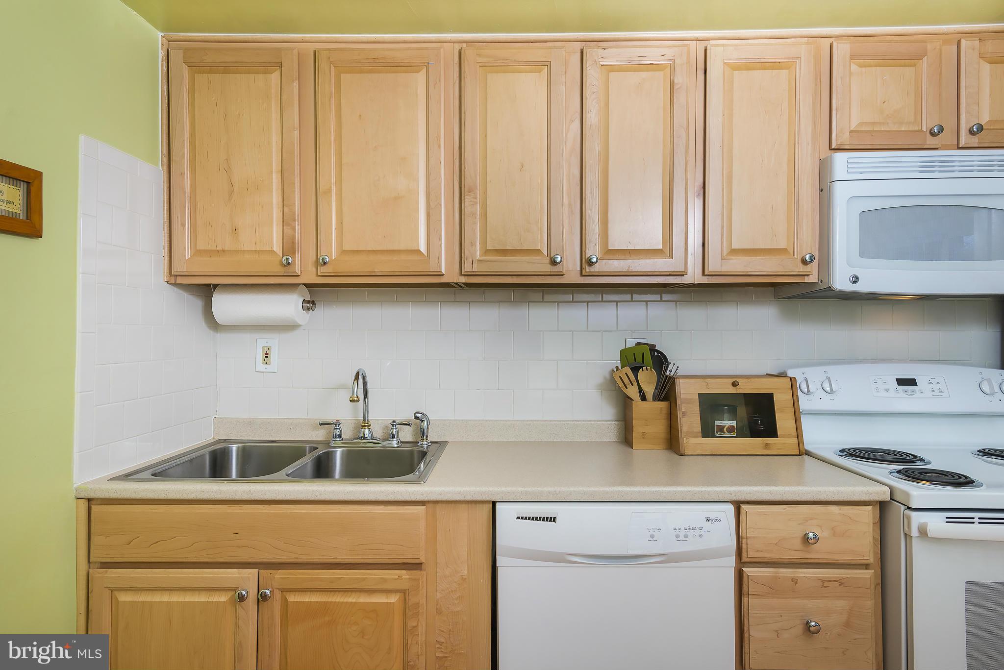 WOODLAND BEACH - Residential