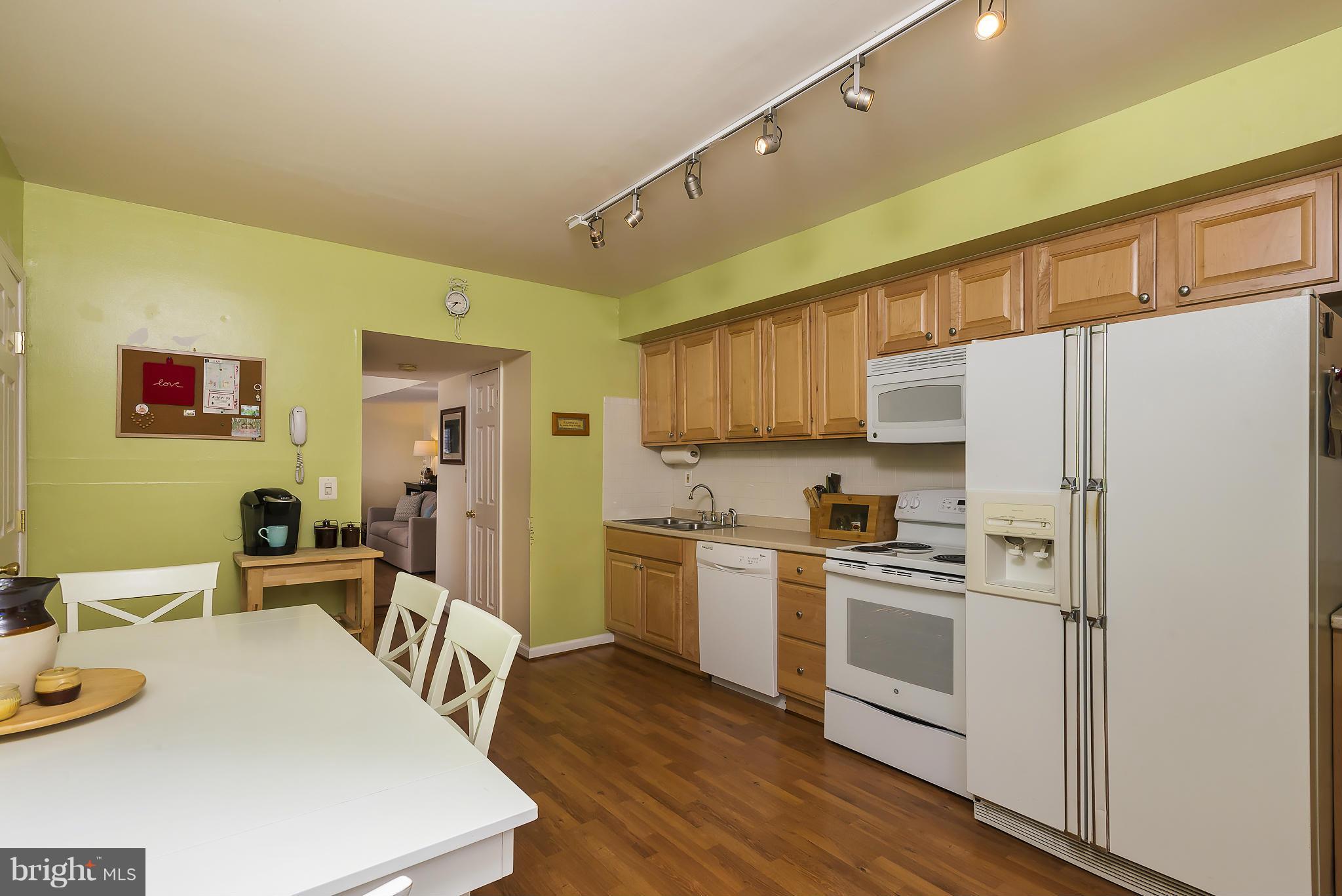 WOODLAND BEACH - Residential