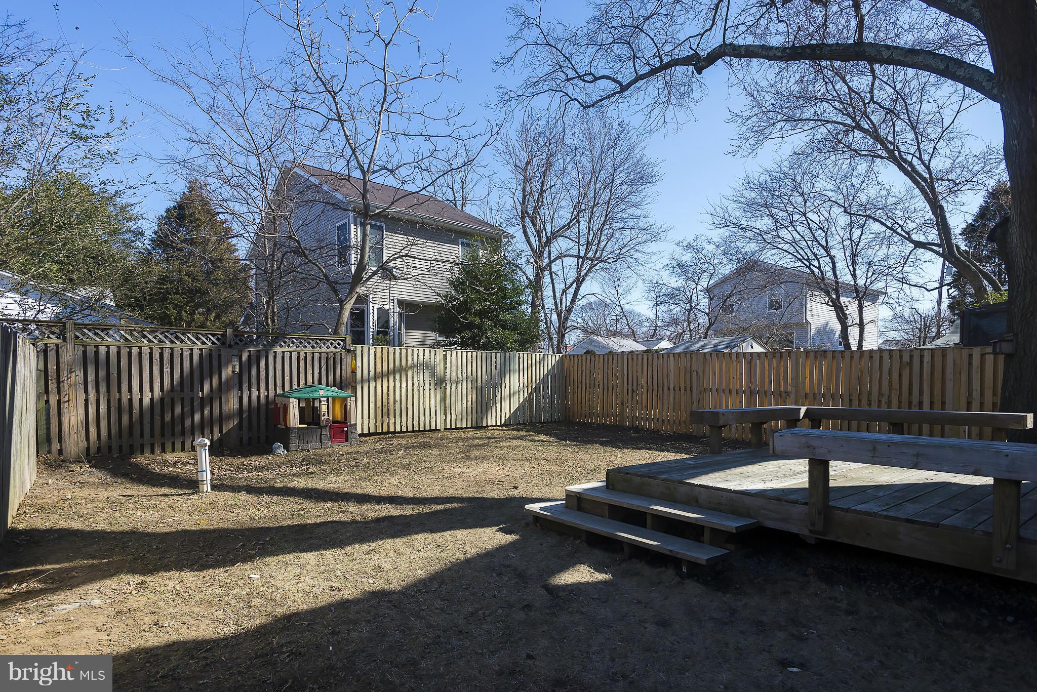 WOODLAND BEACH - Residential