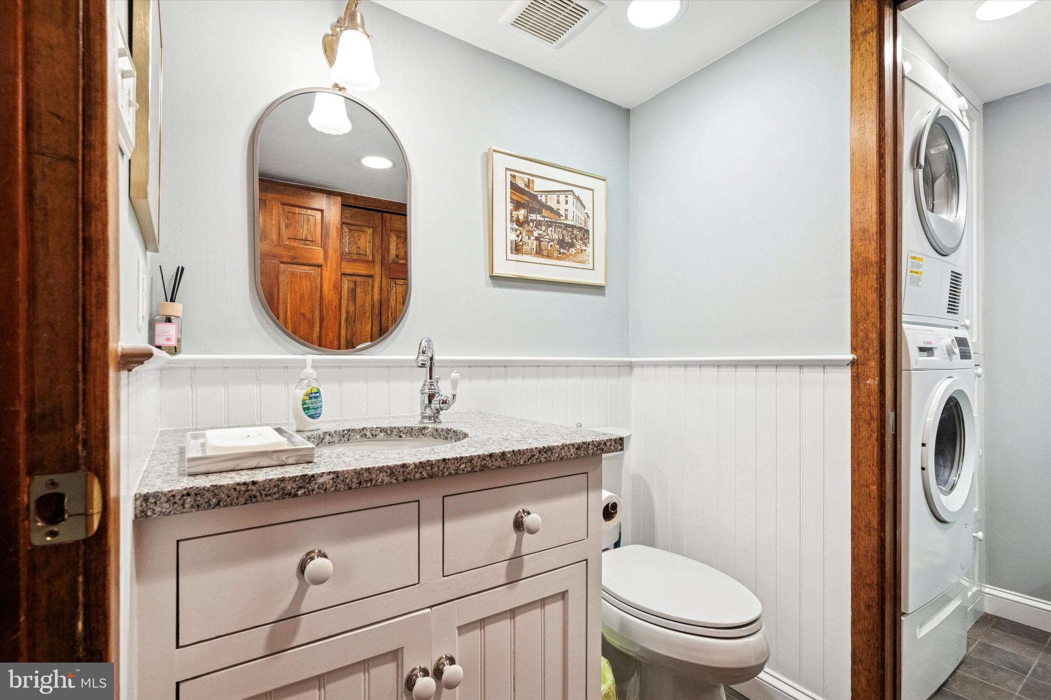 QUEEN VILLAGE - Residential