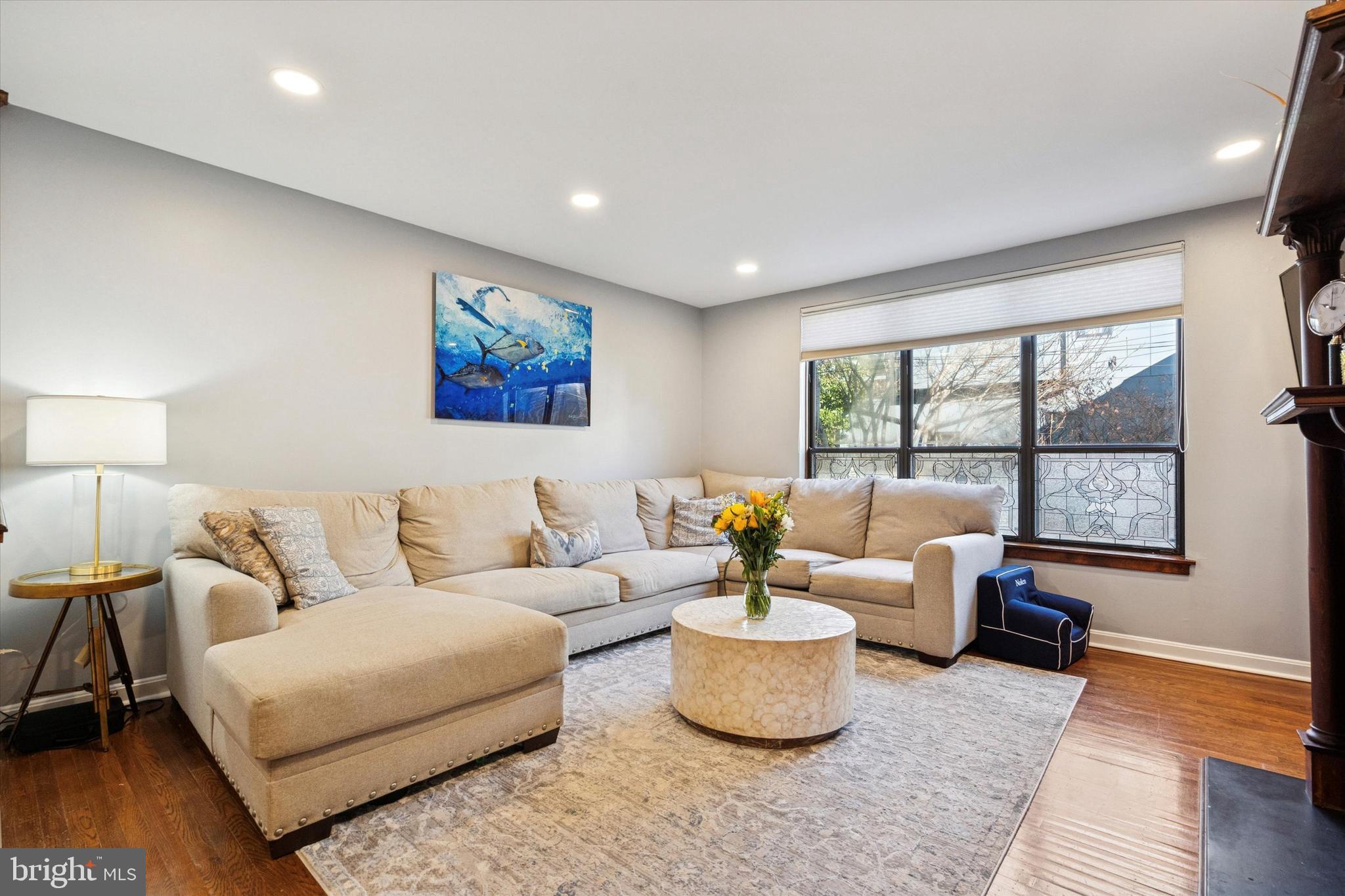 QUEEN VILLAGE - Residential