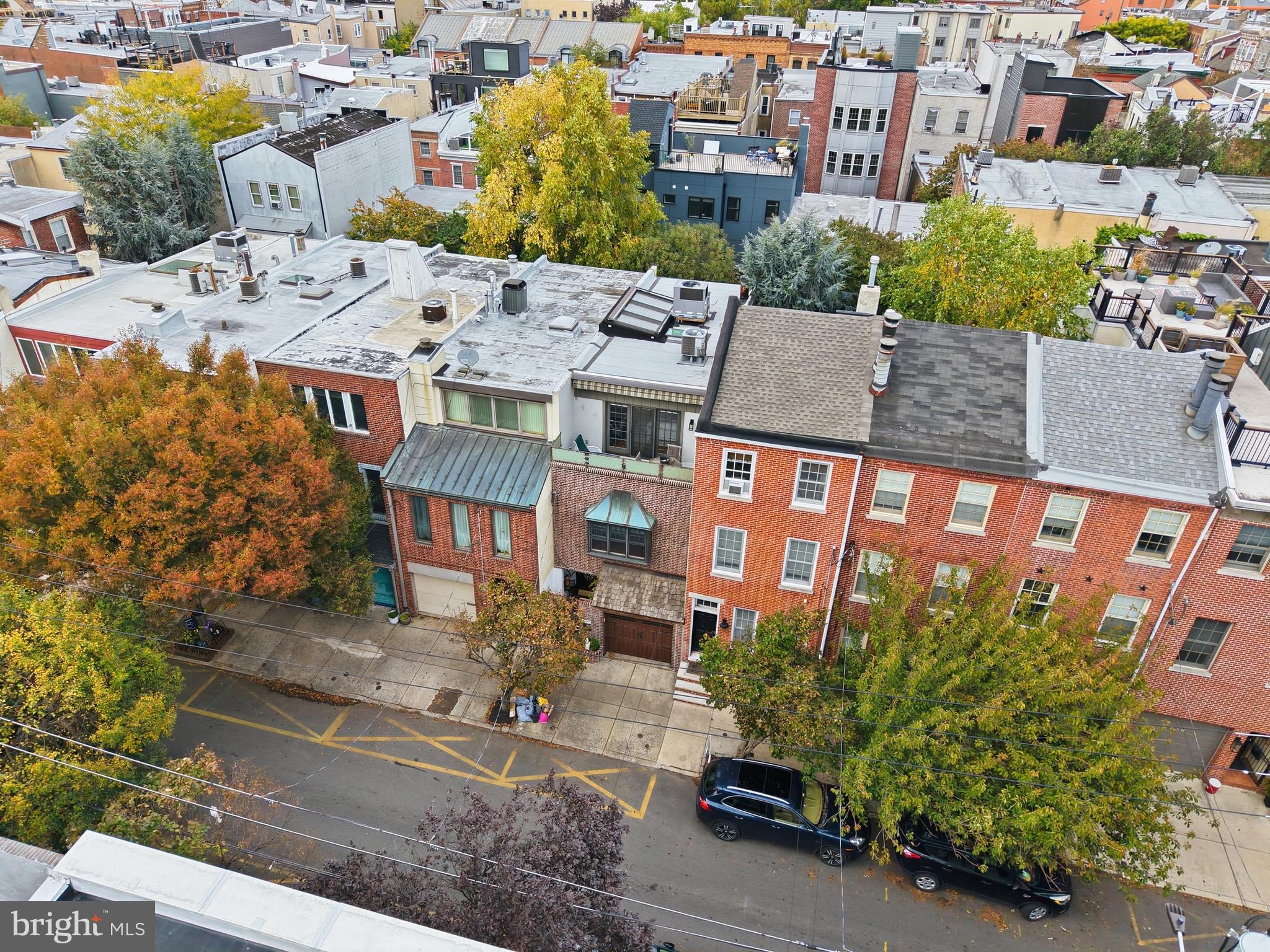 QUEEN VILLAGE - Residential