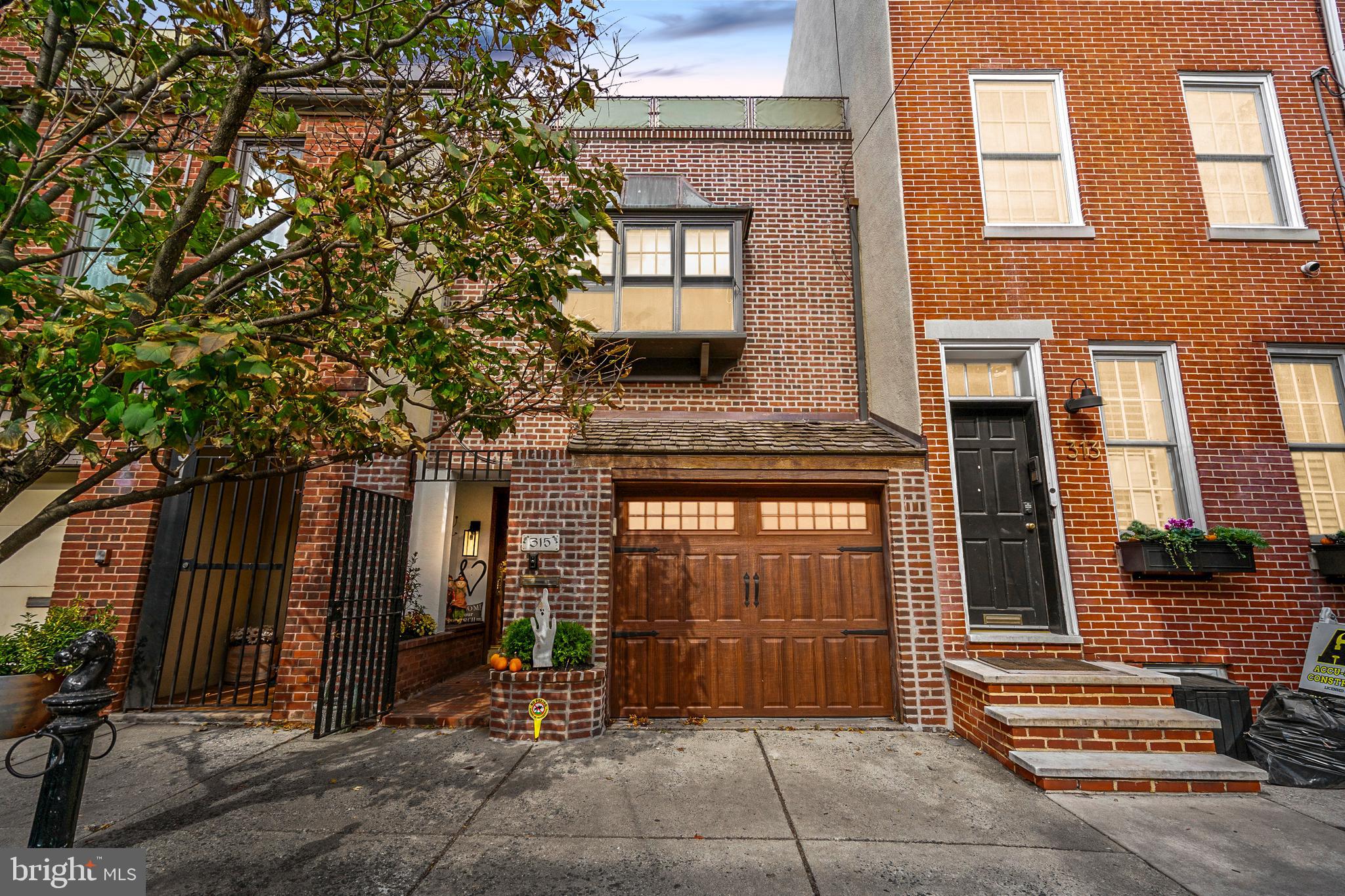 QUEEN VILLAGE - Residential