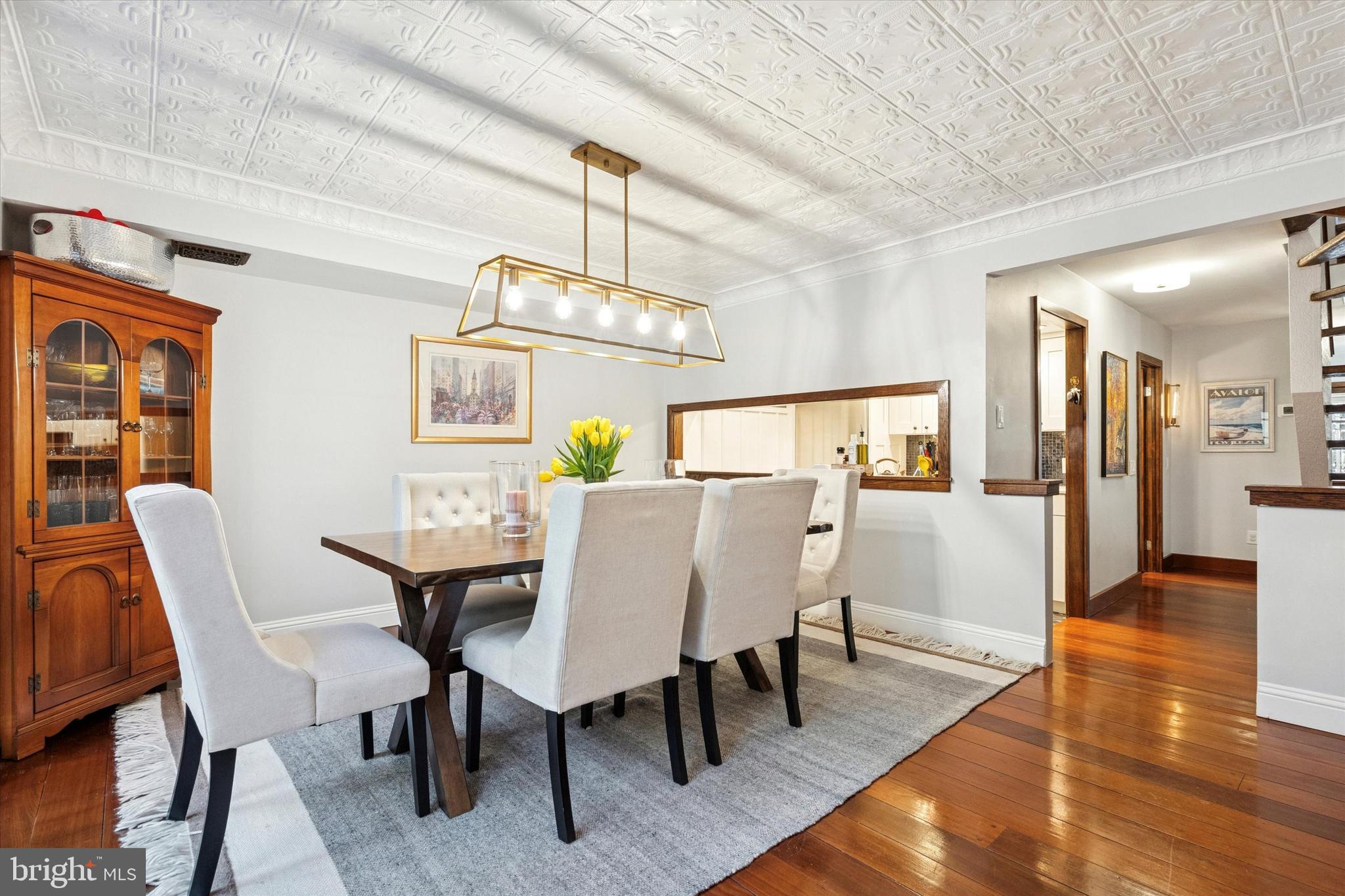 QUEEN VILLAGE - Residential