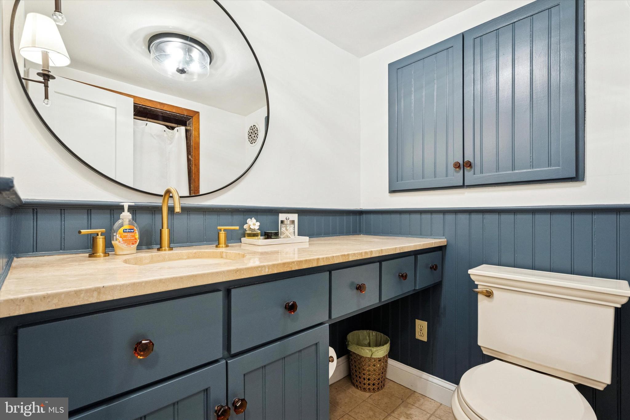 QUEEN VILLAGE - Residential