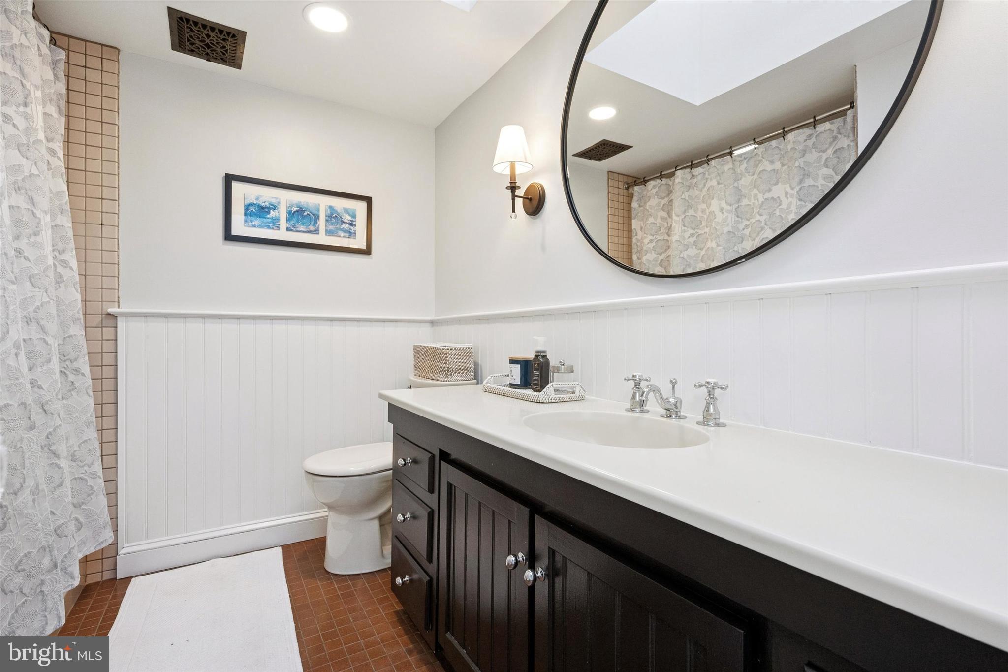 QUEEN VILLAGE - Residential