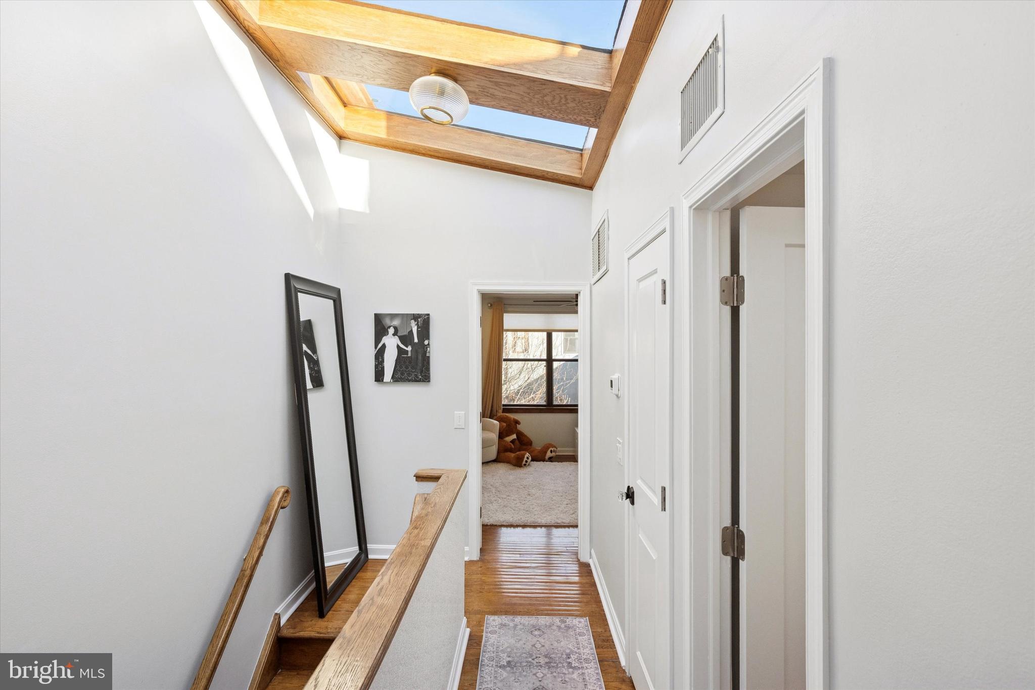 QUEEN VILLAGE - Residential