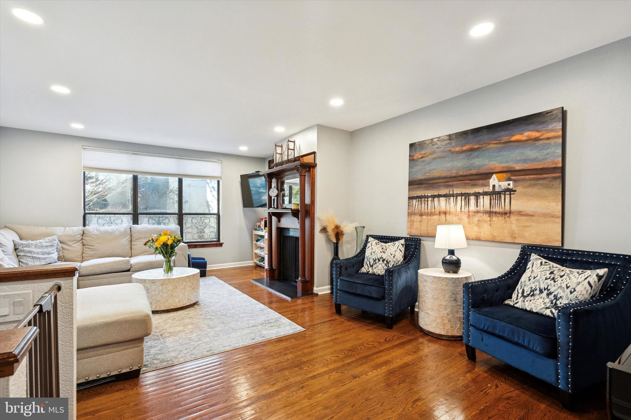 QUEEN VILLAGE - Residential