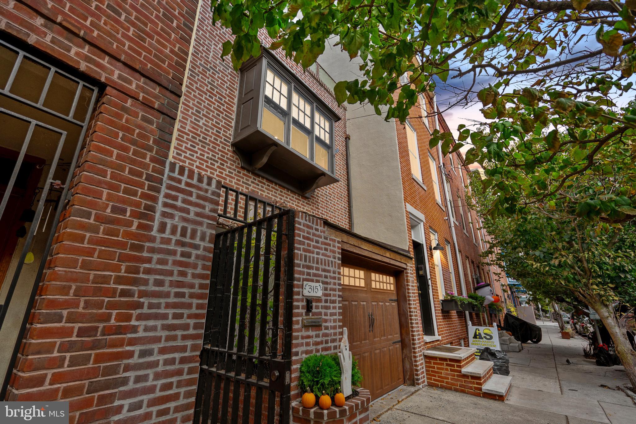 QUEEN VILLAGE - Residential