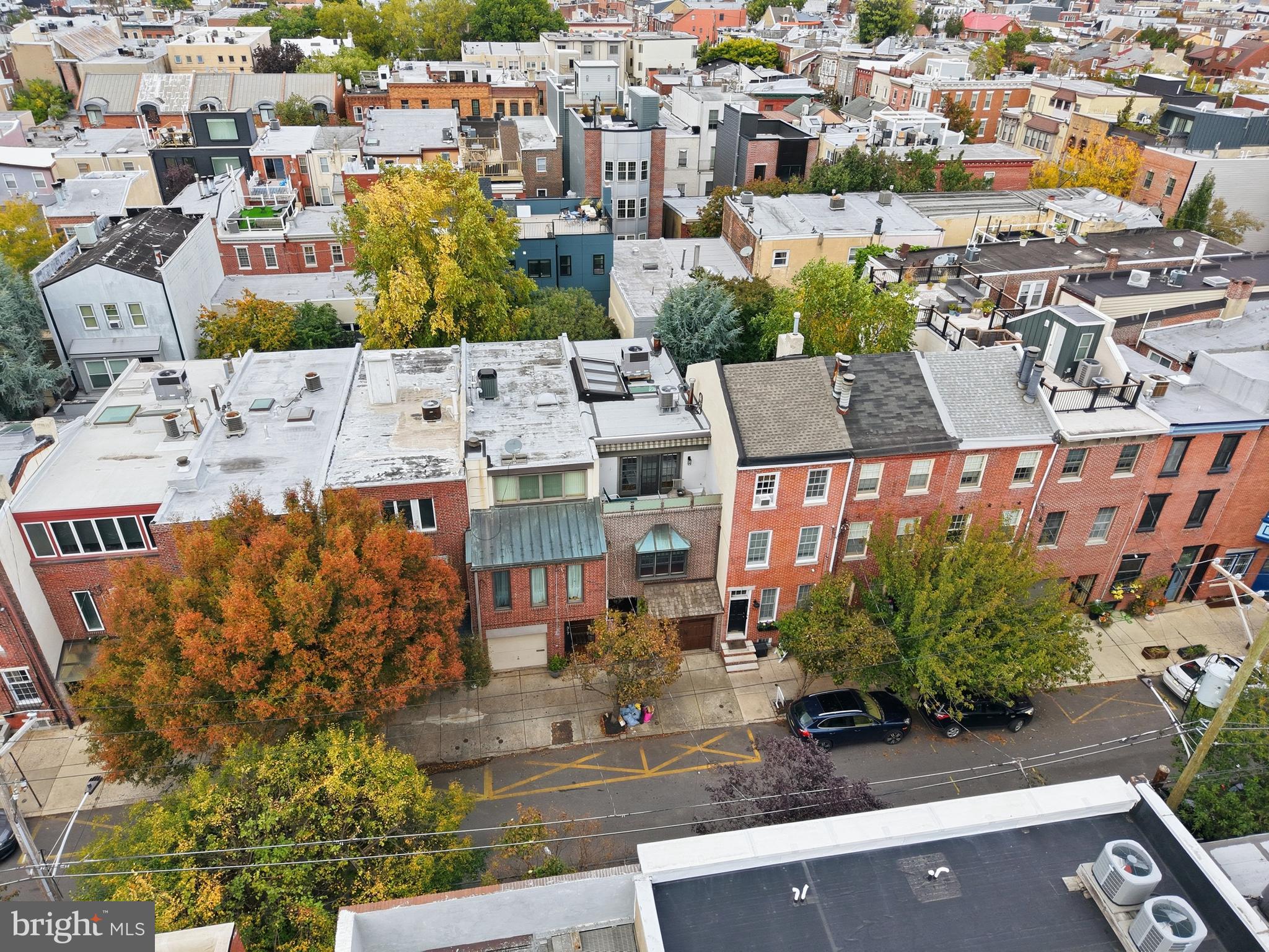 QUEEN VILLAGE - Residential