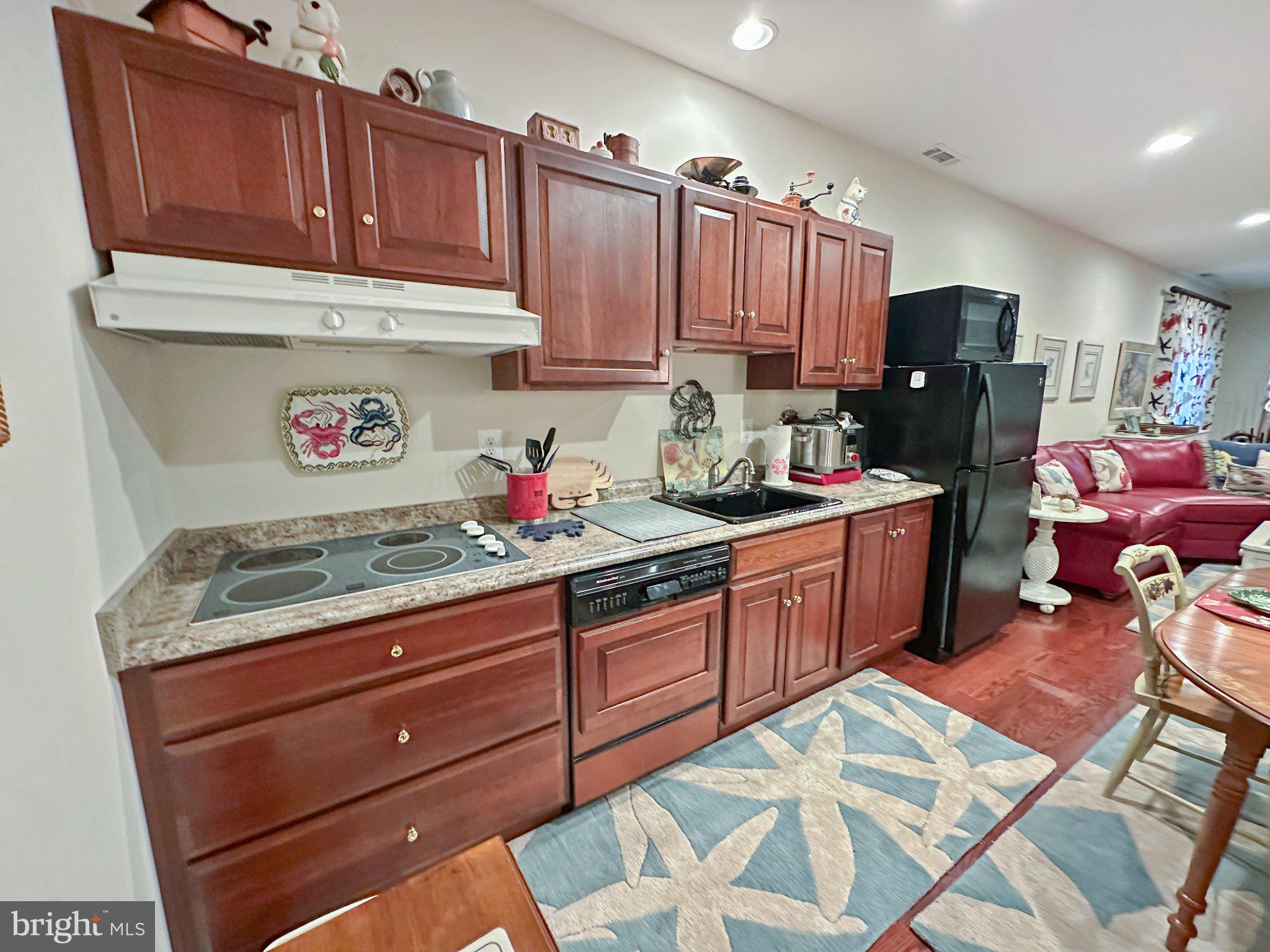 FARMINGTON VILLAGE - Residential