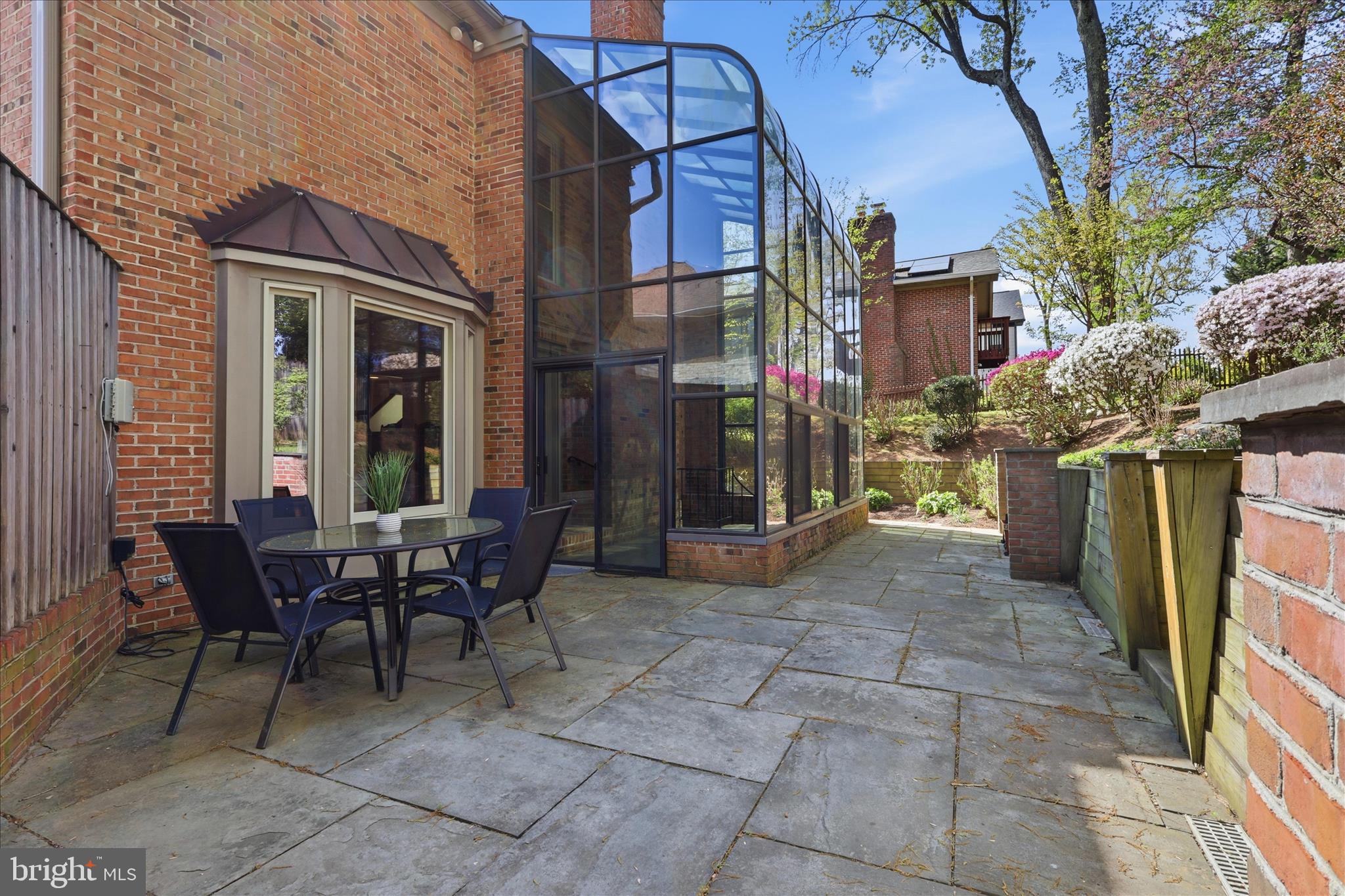 KINGS MANOR - Residential