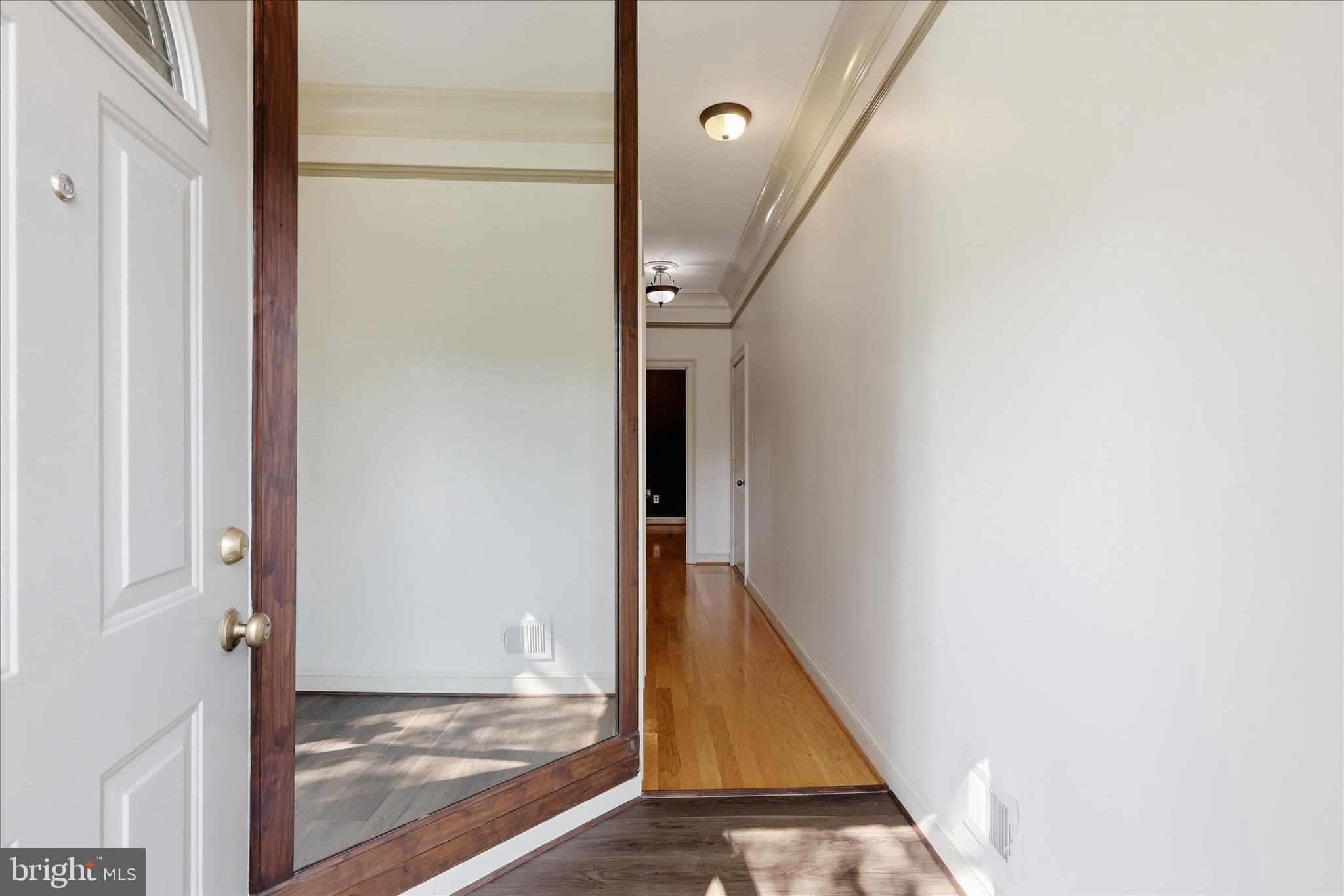 KINGS MANOR - Residential