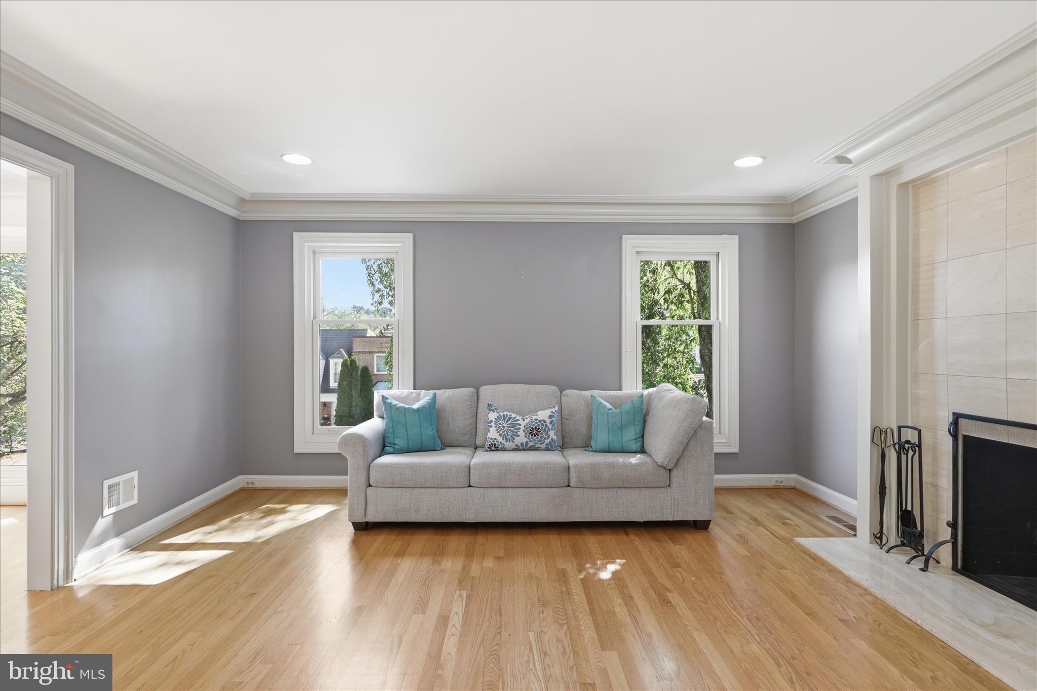 KINGS MANOR - Residential