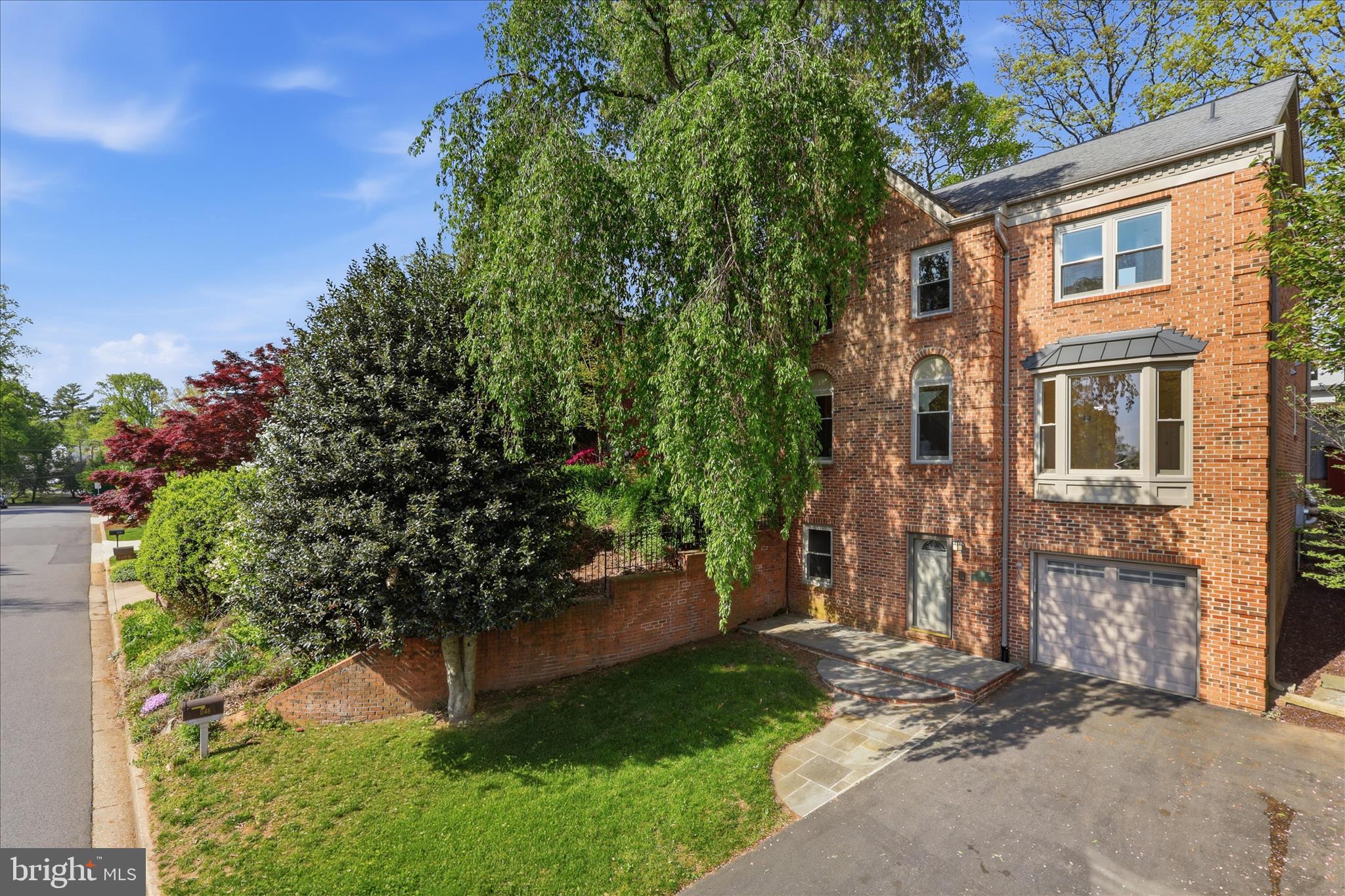 KINGS MANOR - Residential