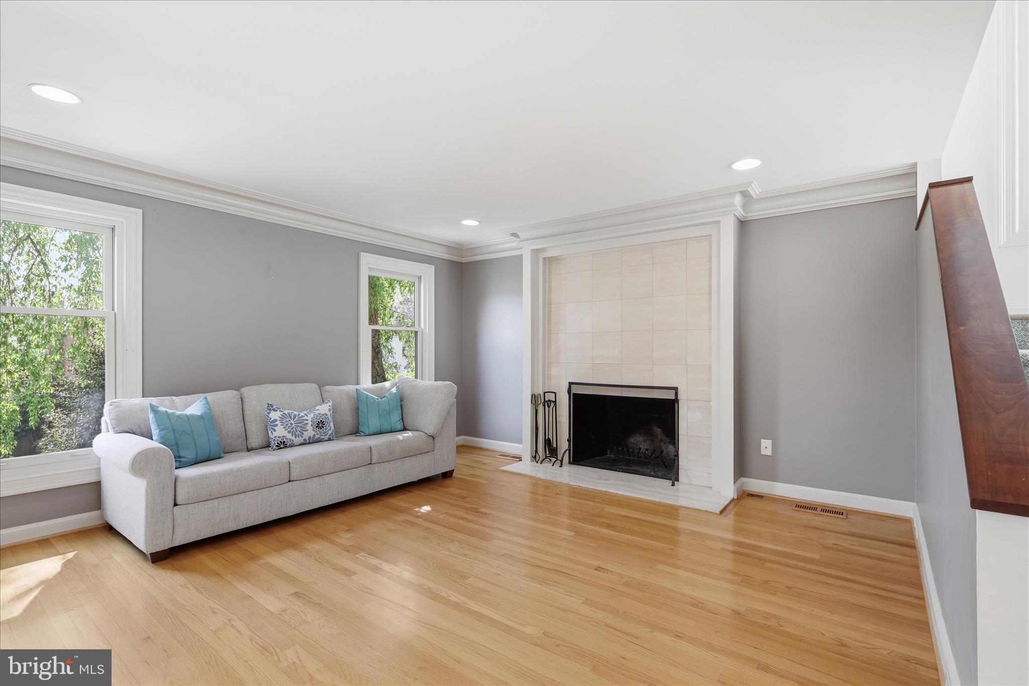 KINGS MANOR - Residential