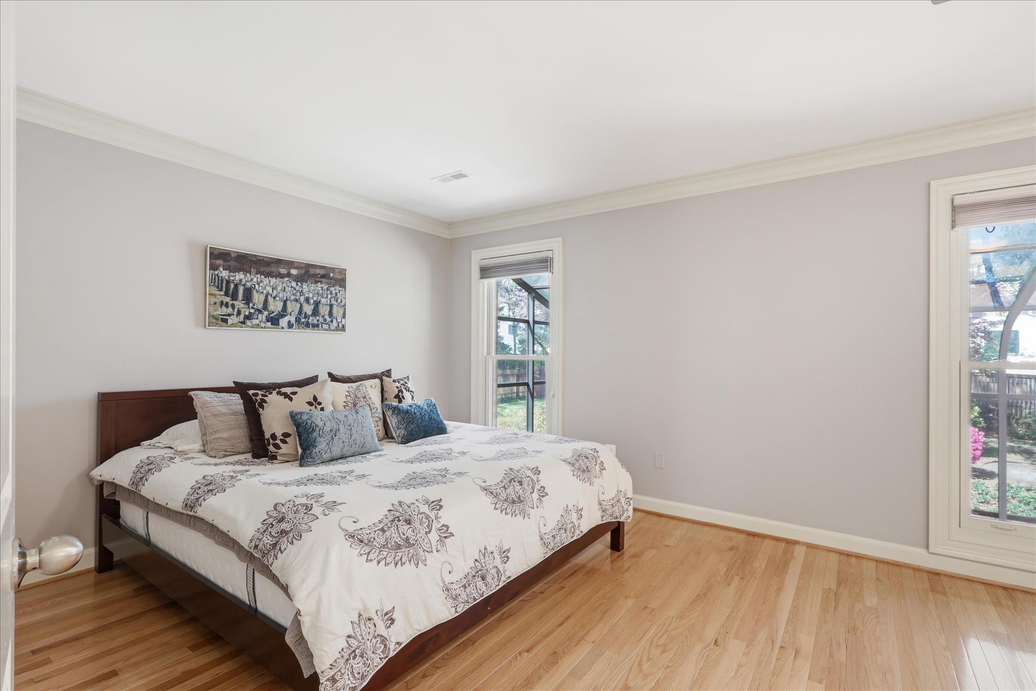 KINGS MANOR - Residential