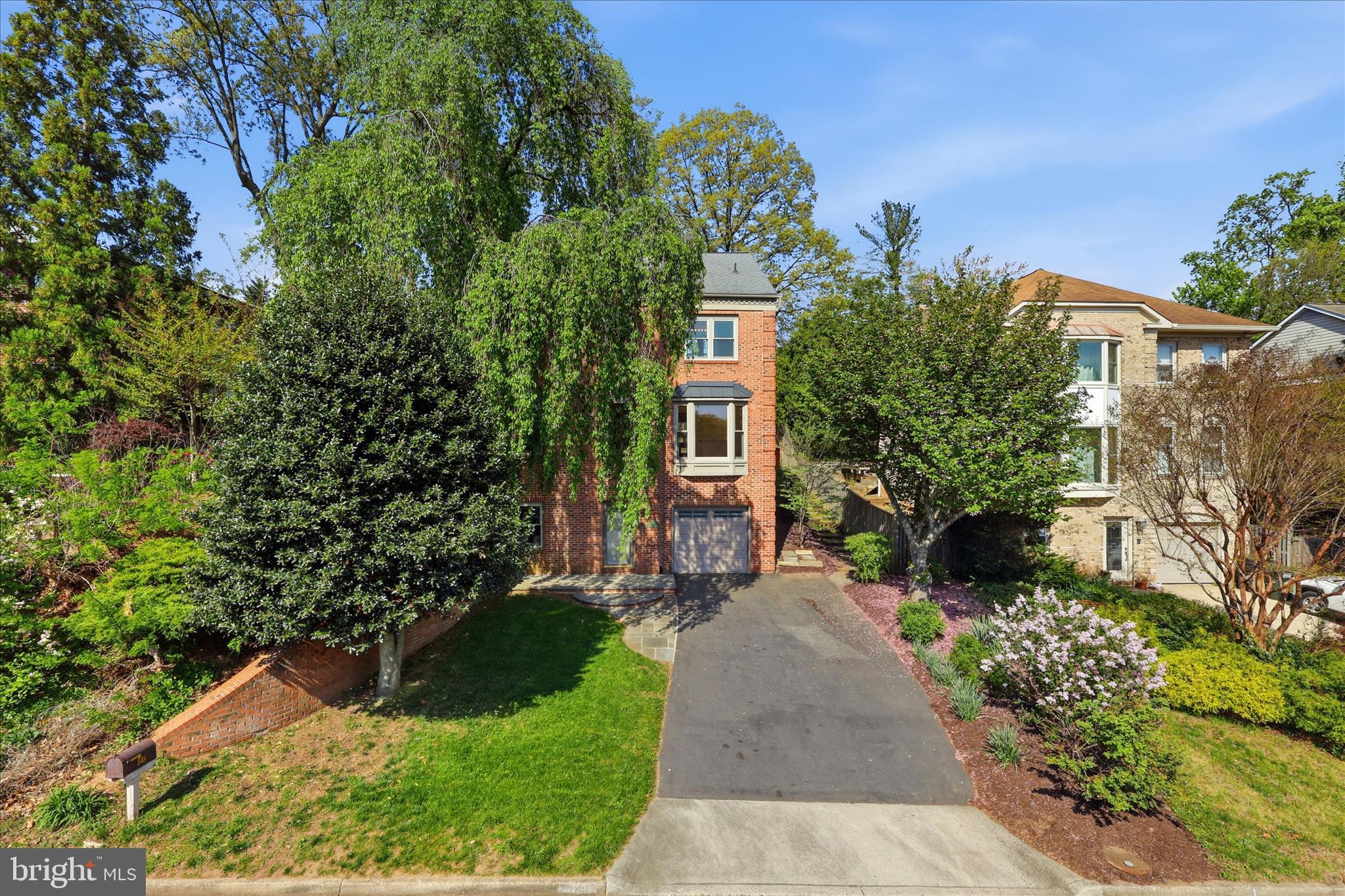 KINGS MANOR - Residential