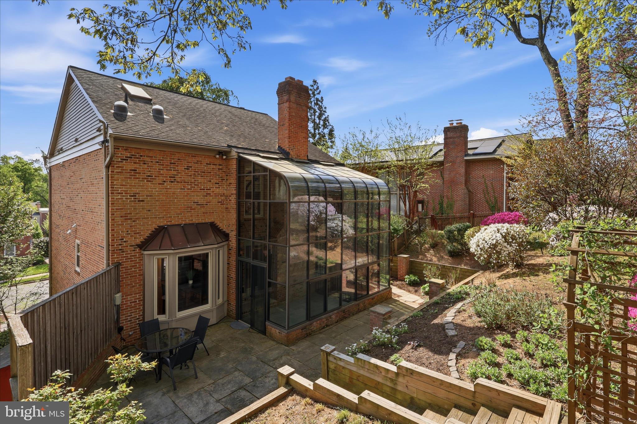 KINGS MANOR - Residential