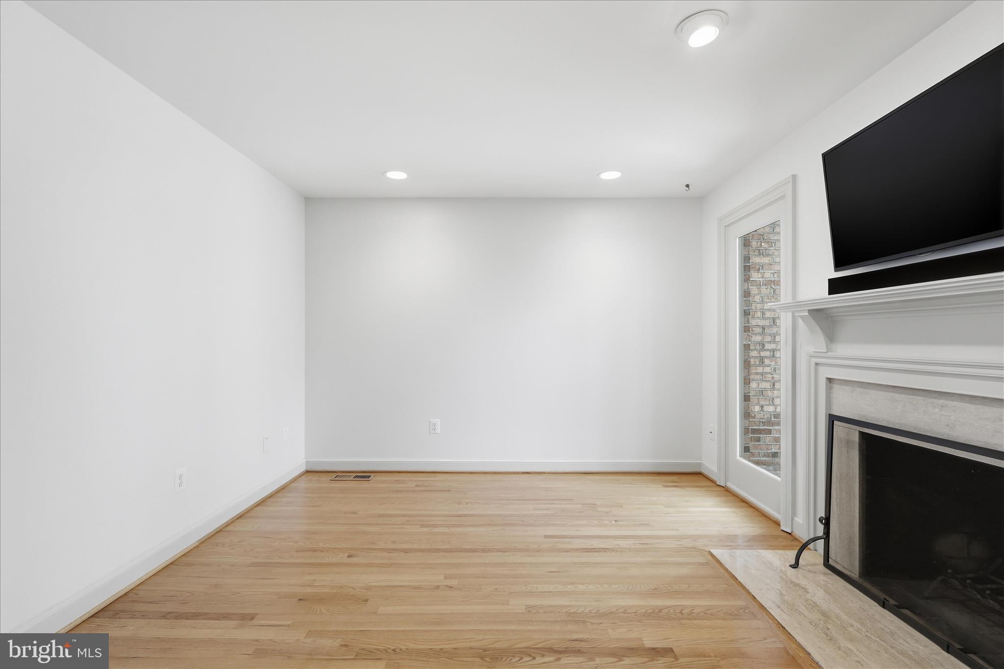 KINGS MANOR - Residential