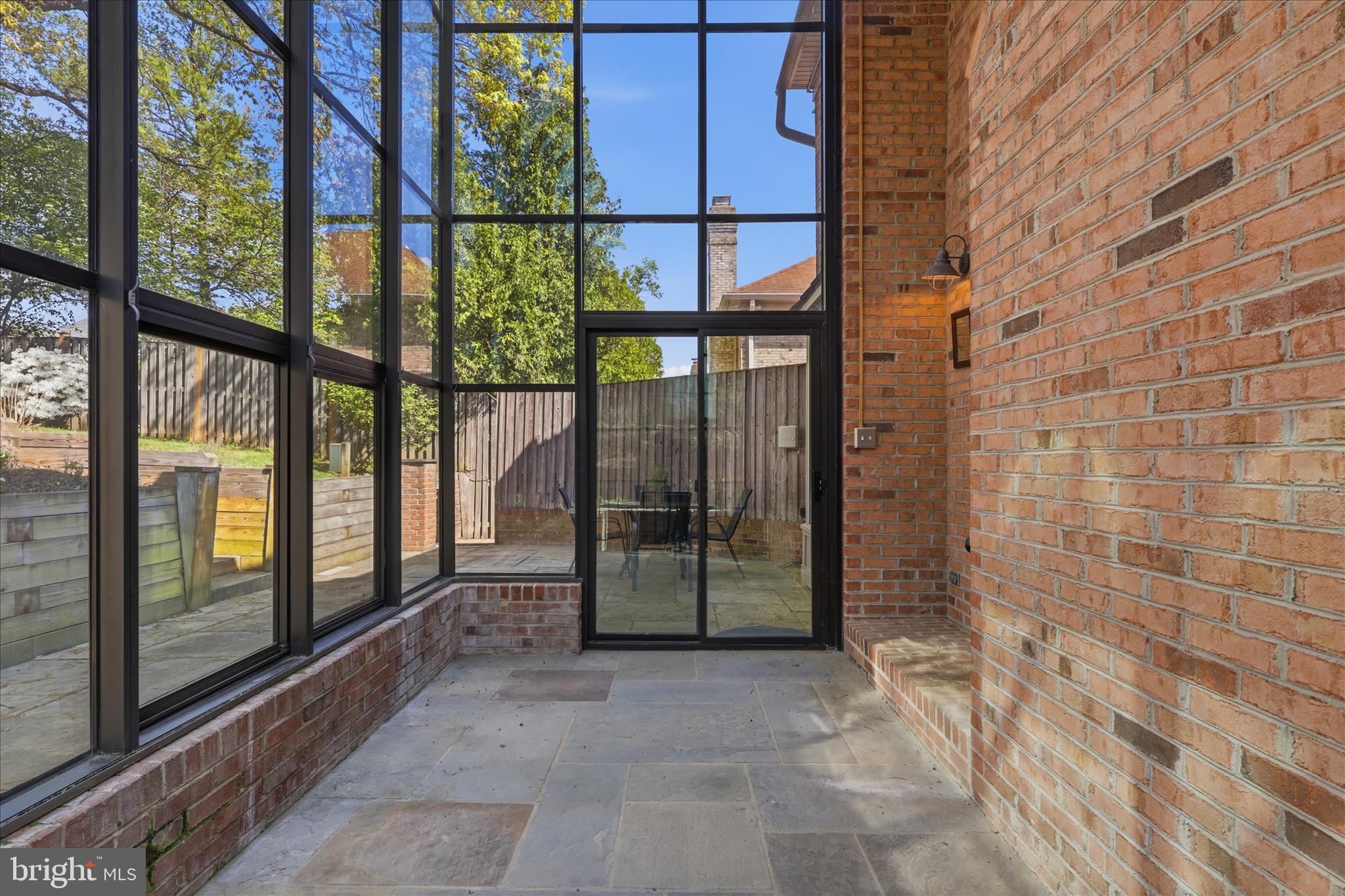 KINGS MANOR - Residential