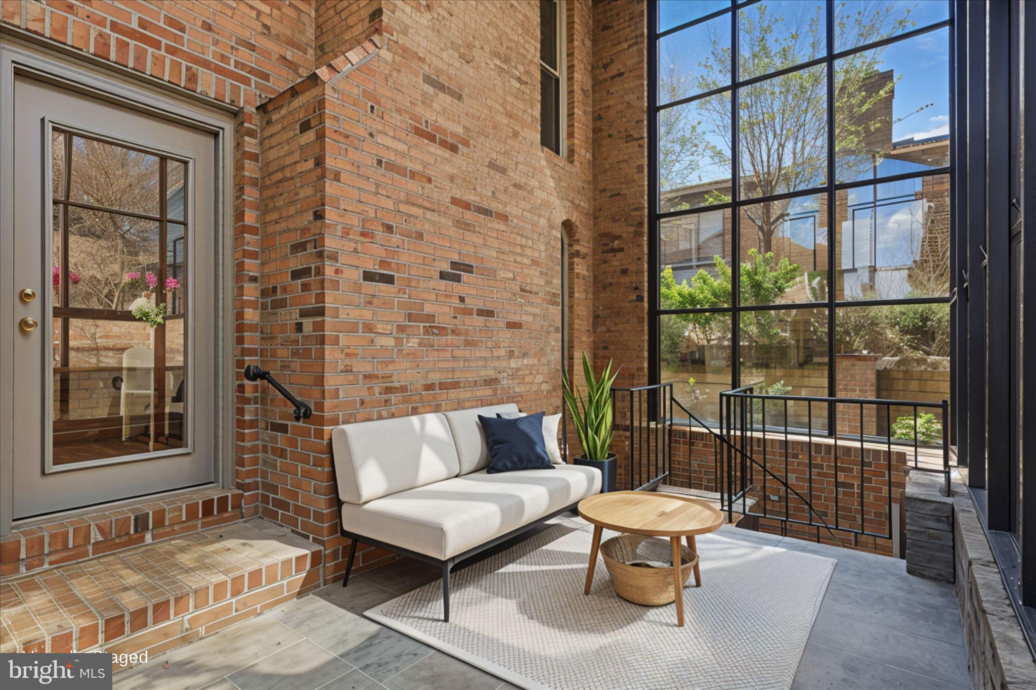 KINGS MANOR - Residential