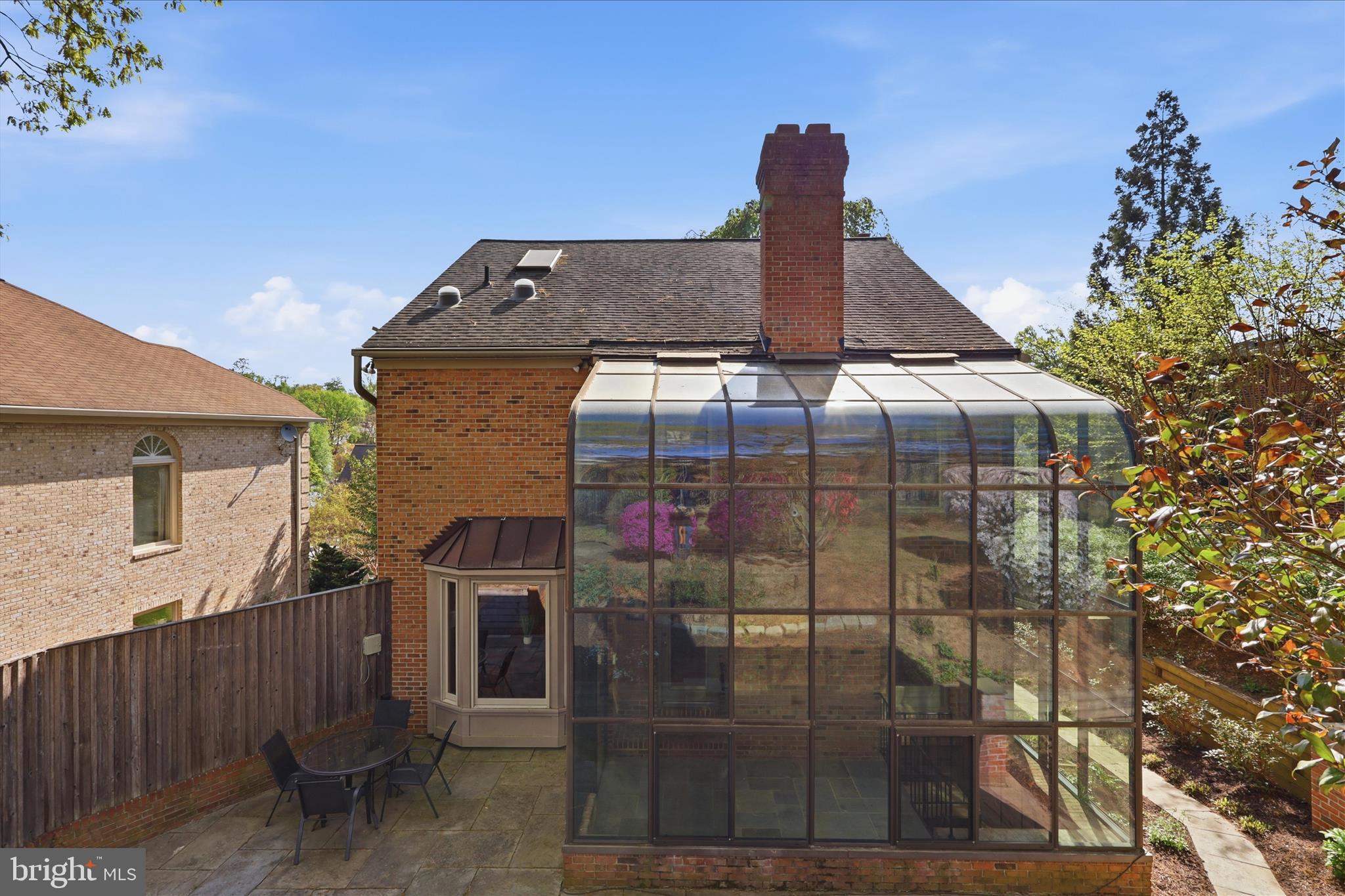 KINGS MANOR - Residential