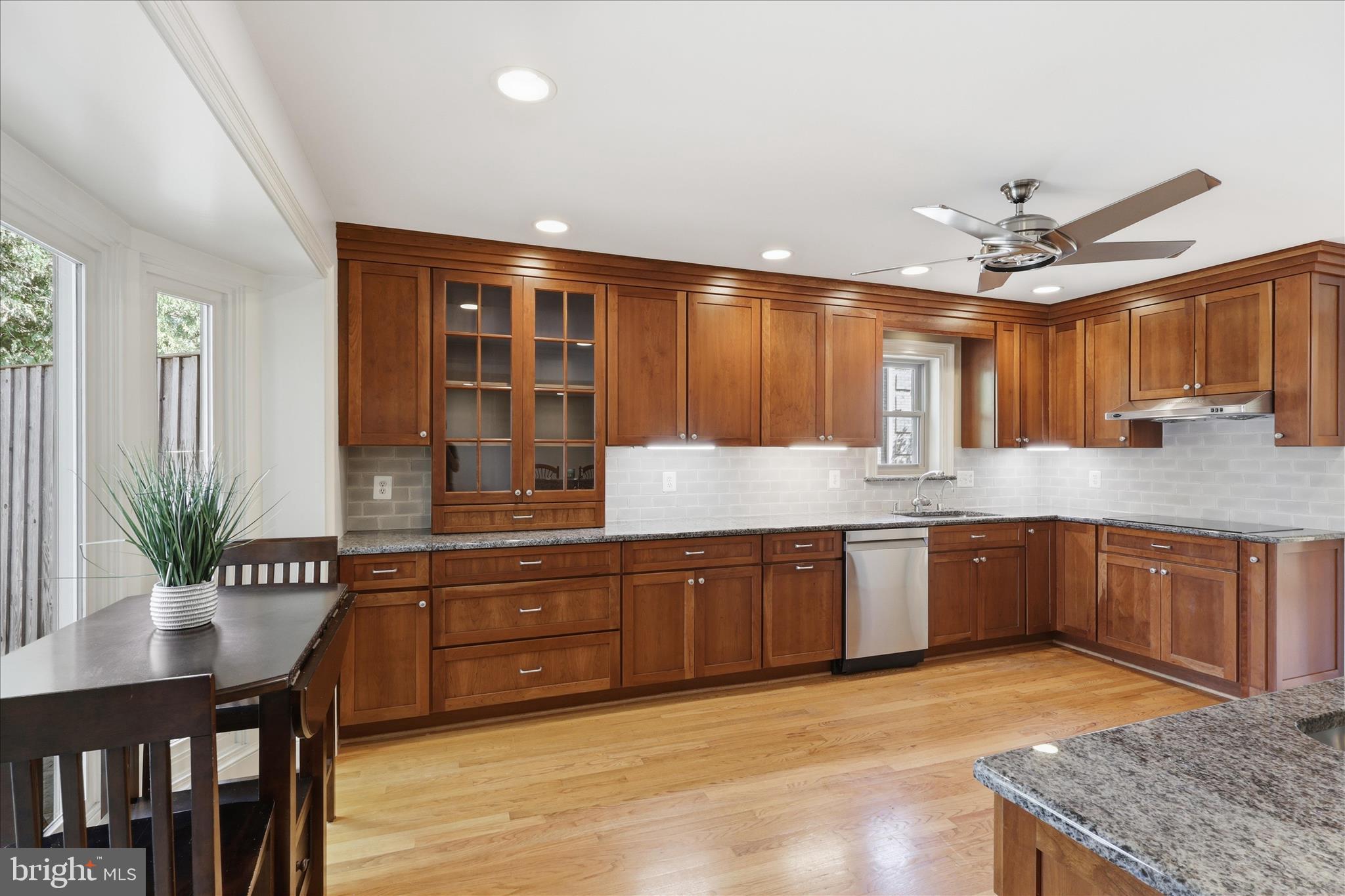 KINGS MANOR - Residential