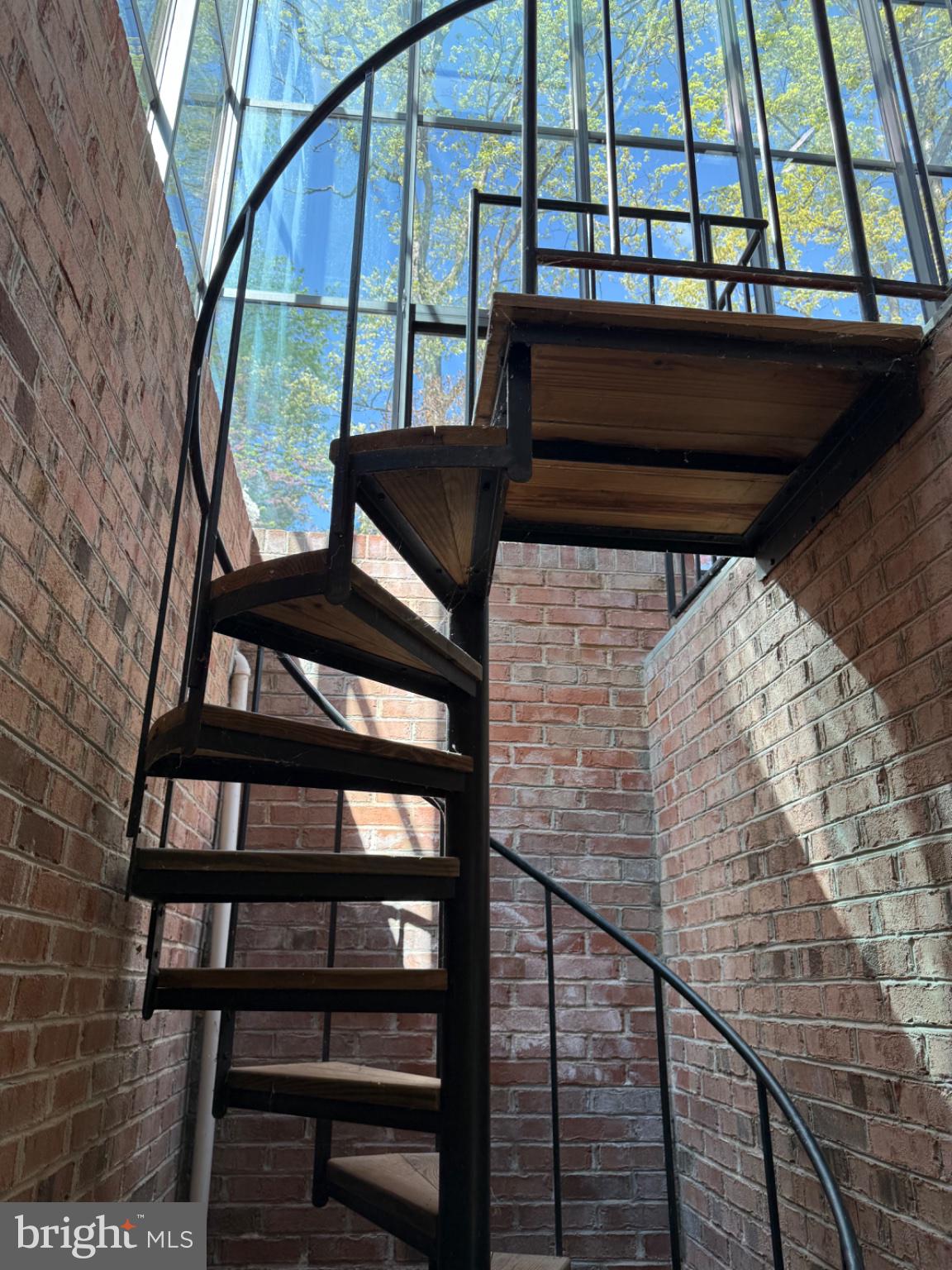 KINGS MANOR - Residential