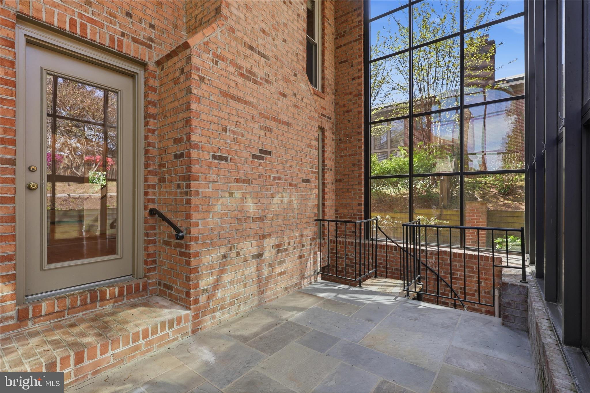 KINGS MANOR - Residential