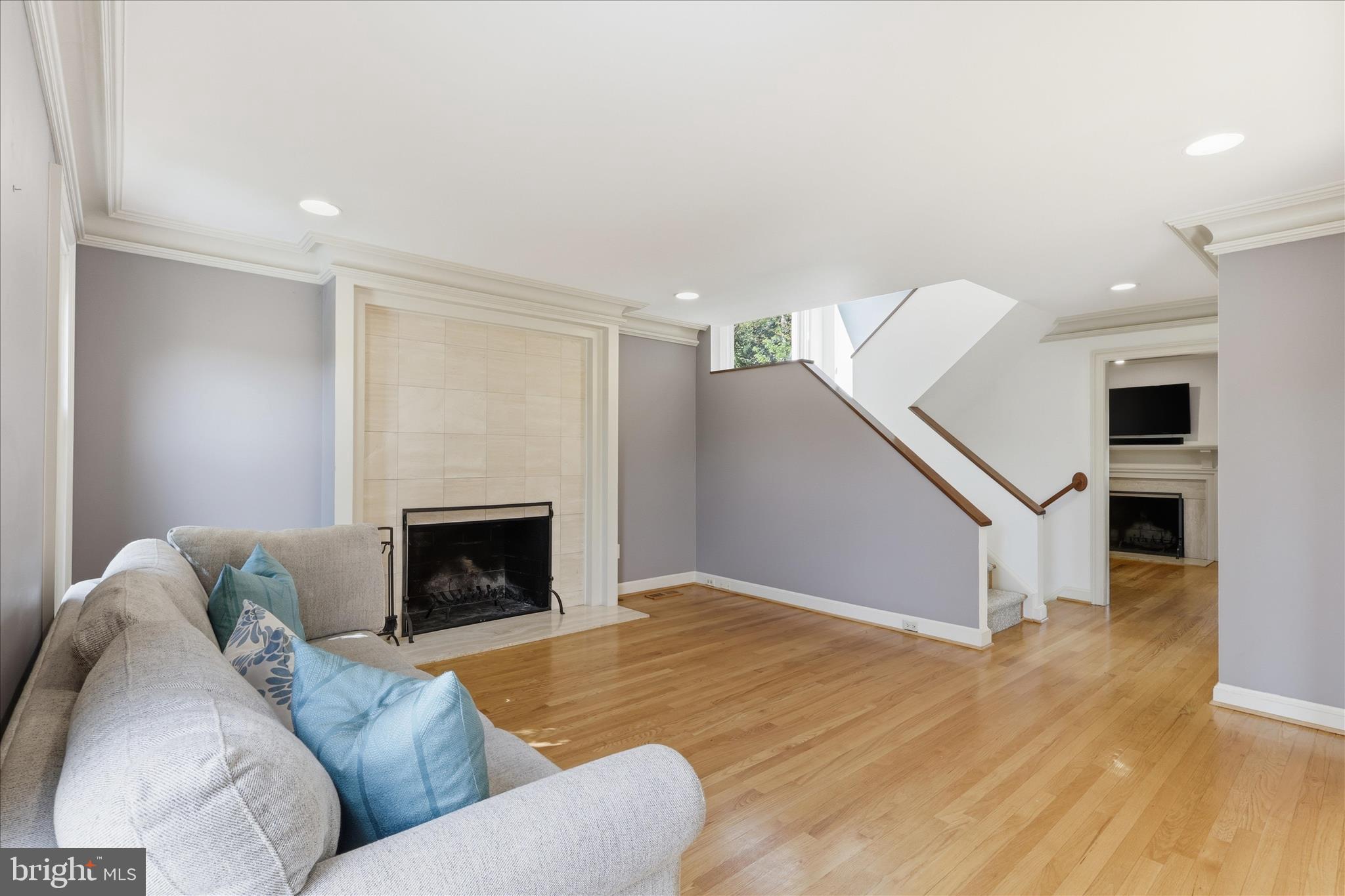 KINGS MANOR - Residential