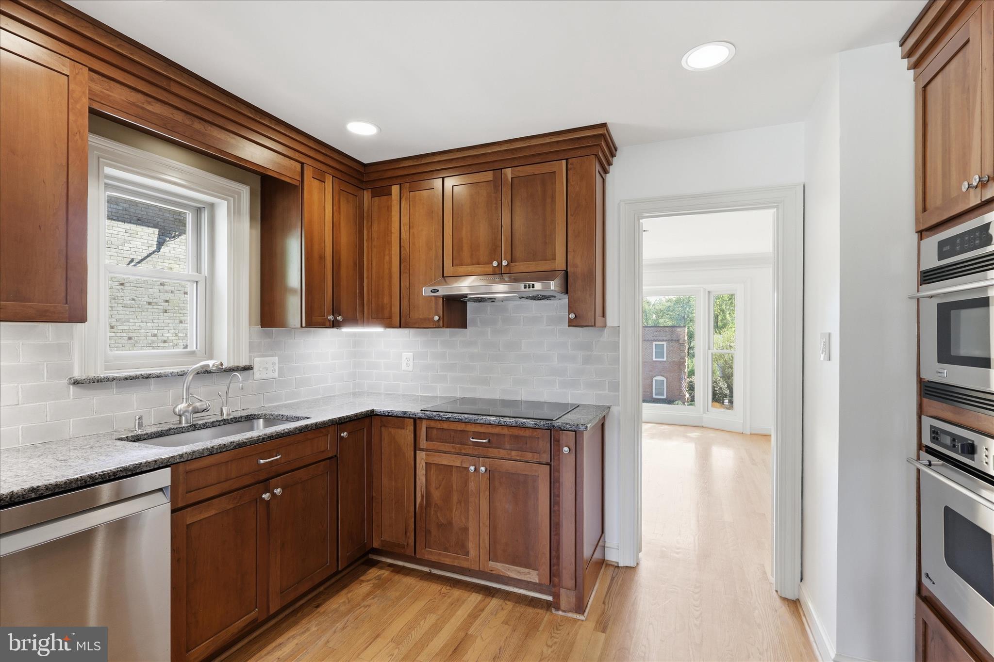 KINGS MANOR - Residential