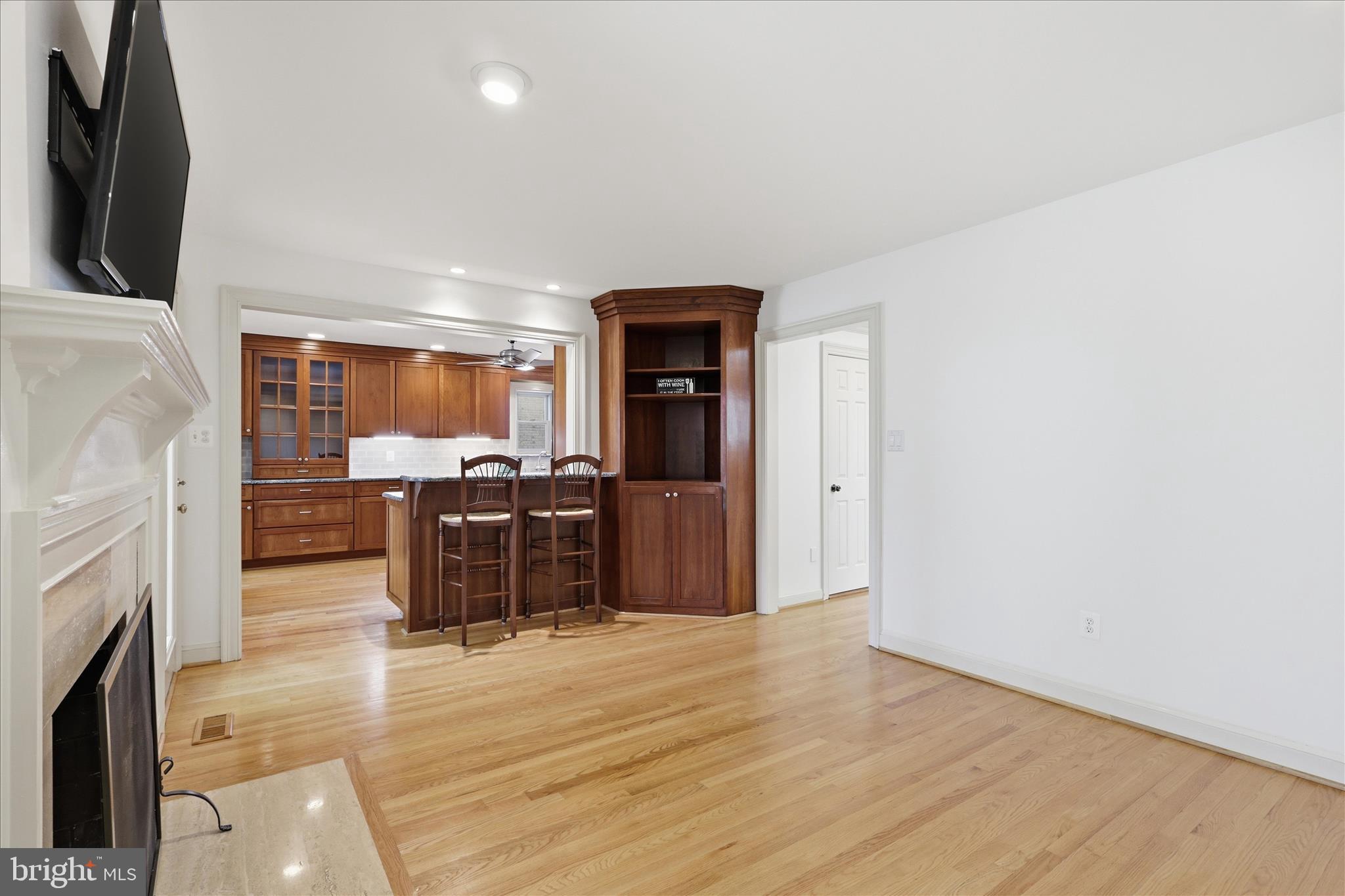 KINGS MANOR - Residential