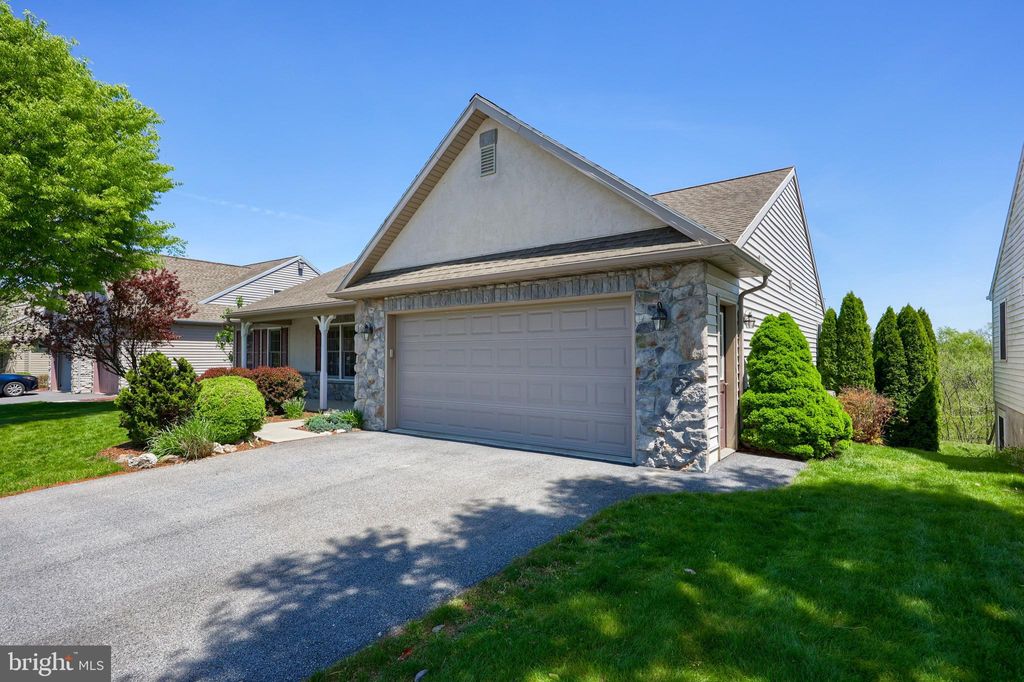 Photo of 924 Cambridge Drive, MANHEIM, PA 17545 (MLS # PALA2068916)